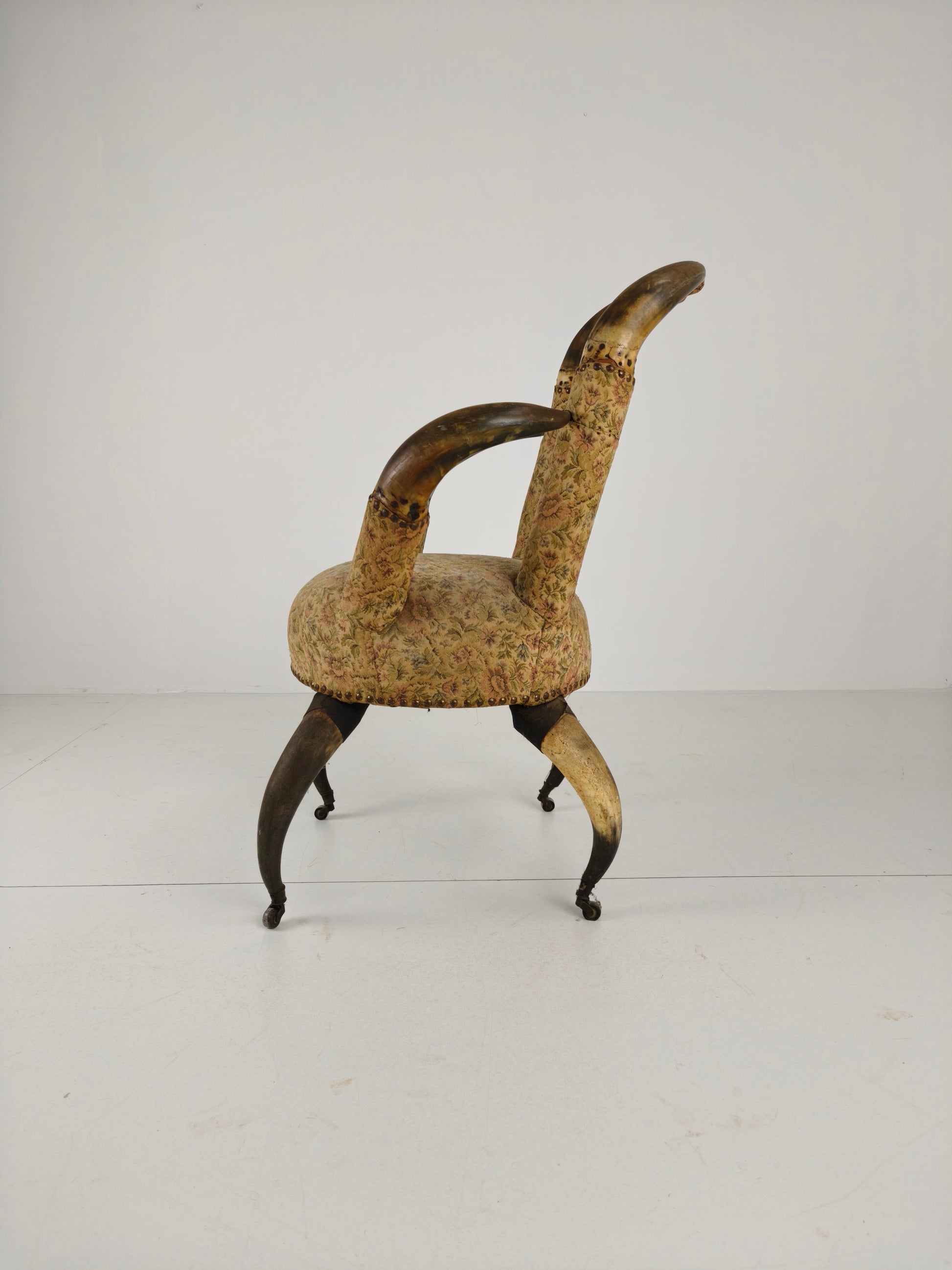 Rare 19th Century Highly Decorative Bull Horn Armchair (1870) Rare 19th Century Highly Decorative Bull Horn Armchair (1870)
