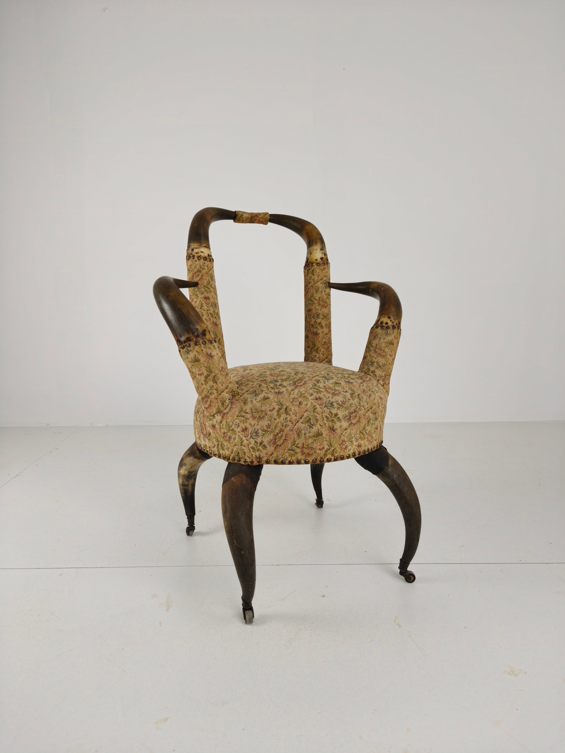Rare 19th Century Highly Decorative Bull Horn Armchair (1870) Rare 19th Century Highly Decorative Bull Horn Armchair (1870)