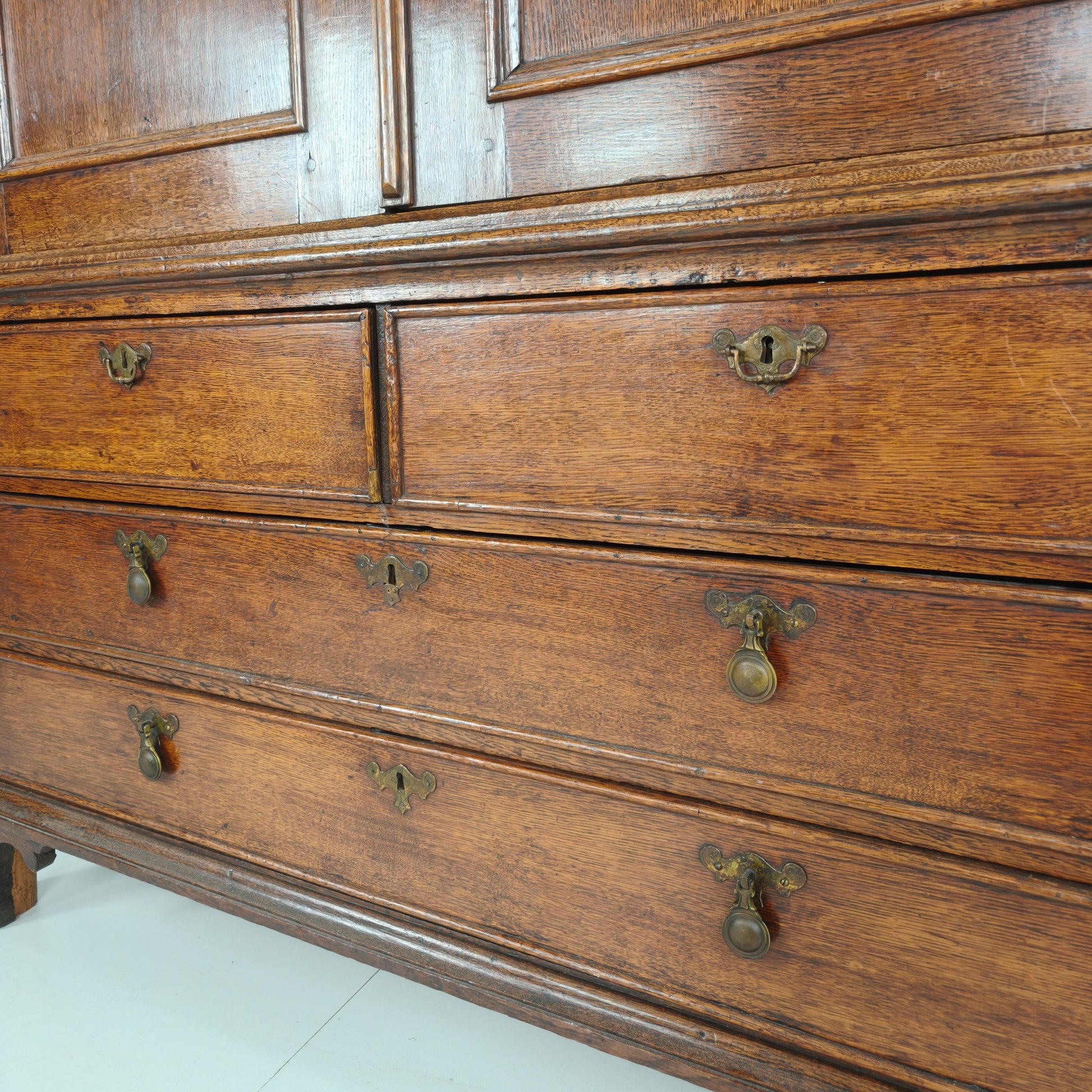 Rare Dutch 18th Century Oak Cabinet – “Luierkabinet” Rare Dutch 18th Century Oak Cabinet – “Luierkabinet”
