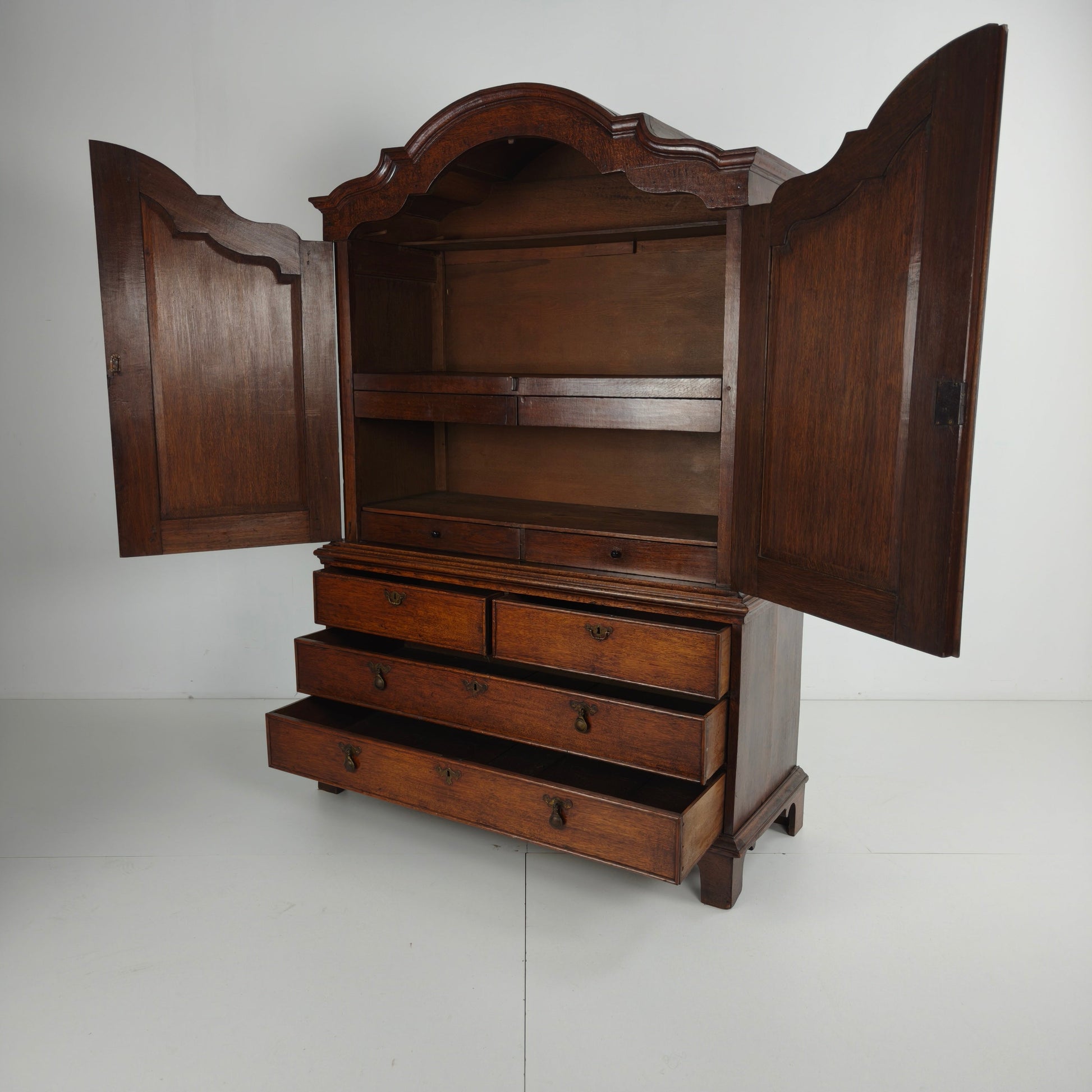Rare Dutch 18th Century Oak Cabinet – “Luierkabinet” Rare Dutch 18th Century Oak Cabinet – “Luierkabinet”