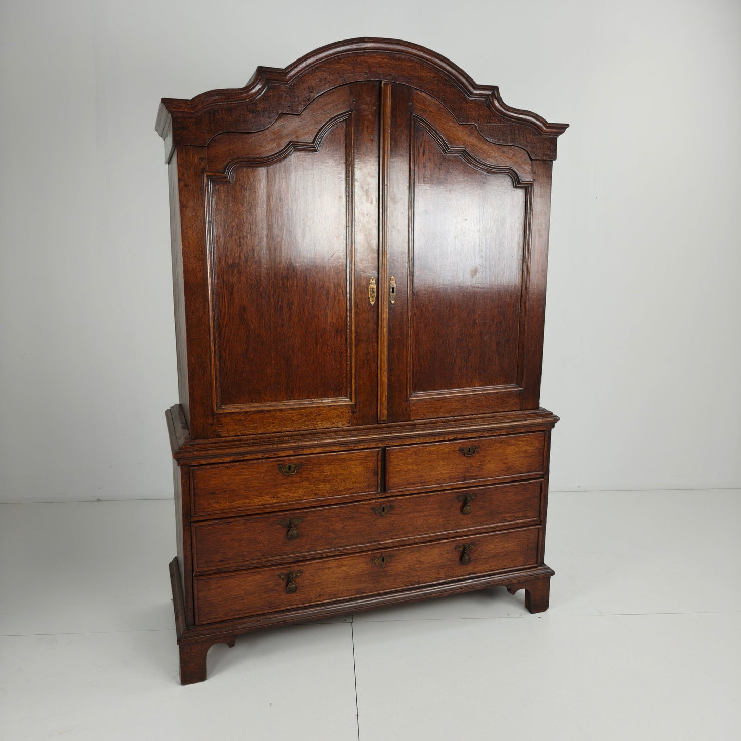Rare Dutch 18th Century Oak Cabinet – “Luierkabinet” Rare Dutch 18th Century Oak Cabinet – “Luierkabinet”