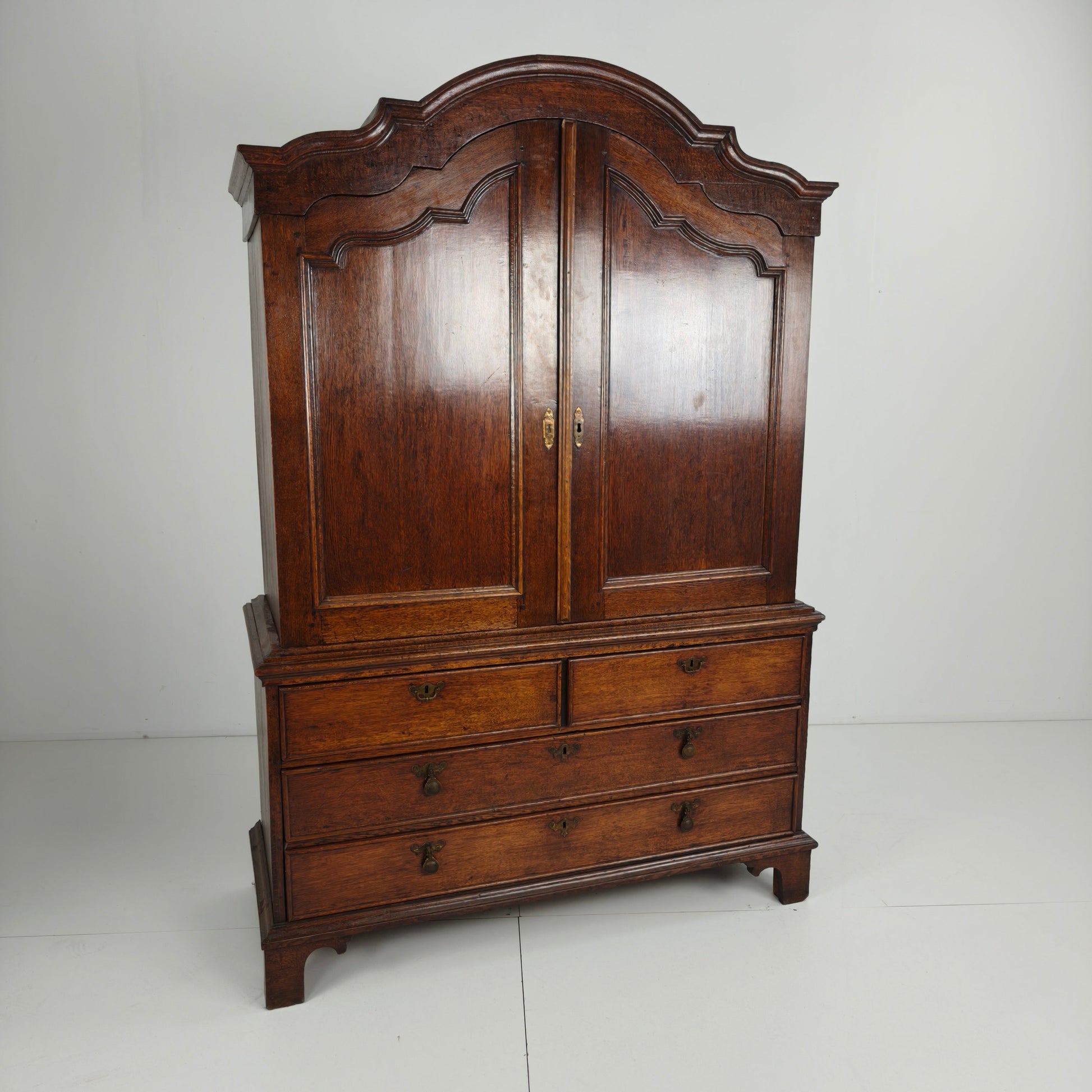 Rare Dutch 18th Century Oak Cabinet – “Luierkabinet” Rare Dutch 18th Century Oak Cabinet – “Luierkabinet”