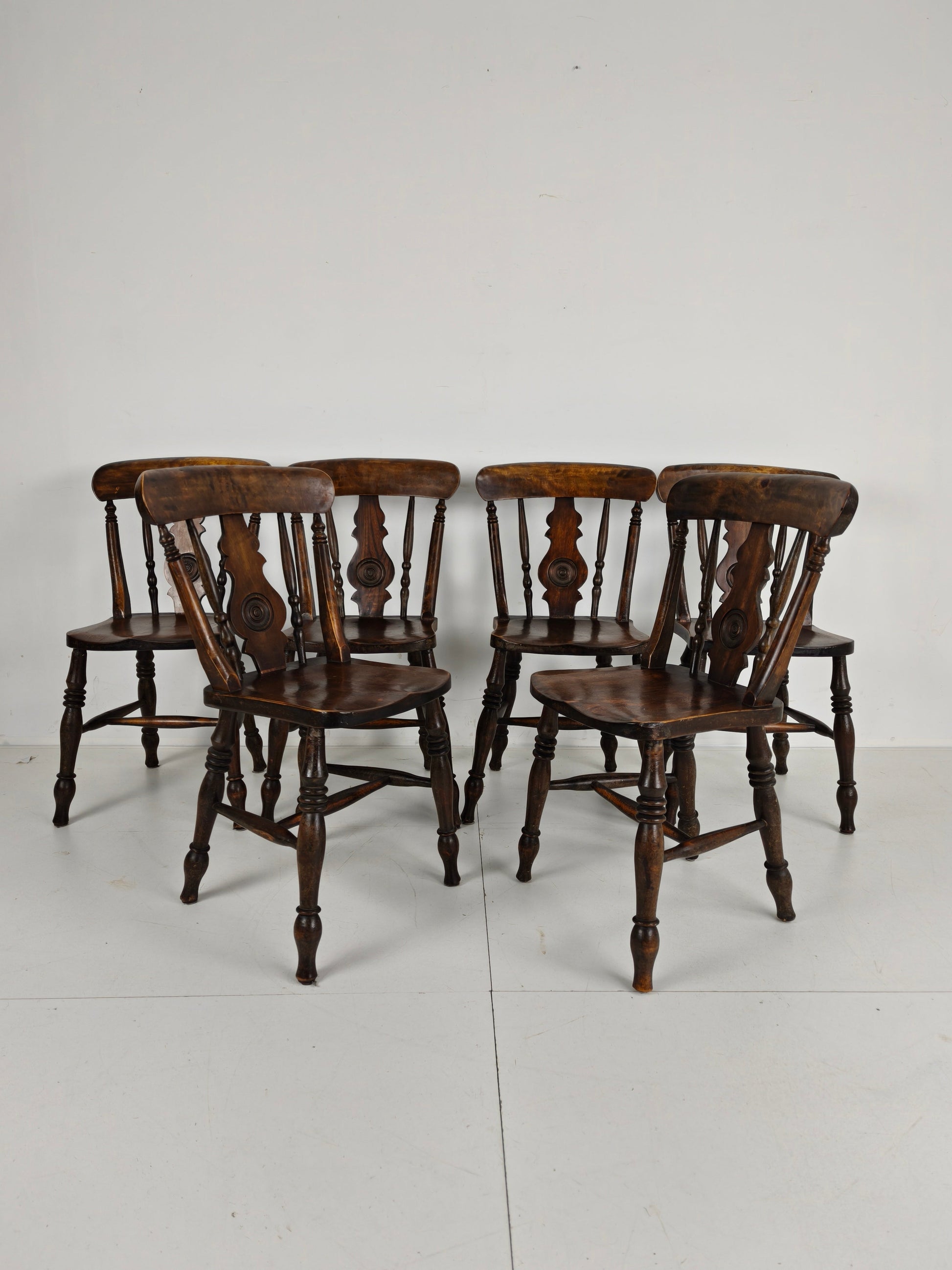 Set of 6 English Antique Farmhouse Dining Chairs – 19th Century Bullseye Back Set of 6 English Antique Farmhouse Dining Chairs – 19th Century Bullseye Back