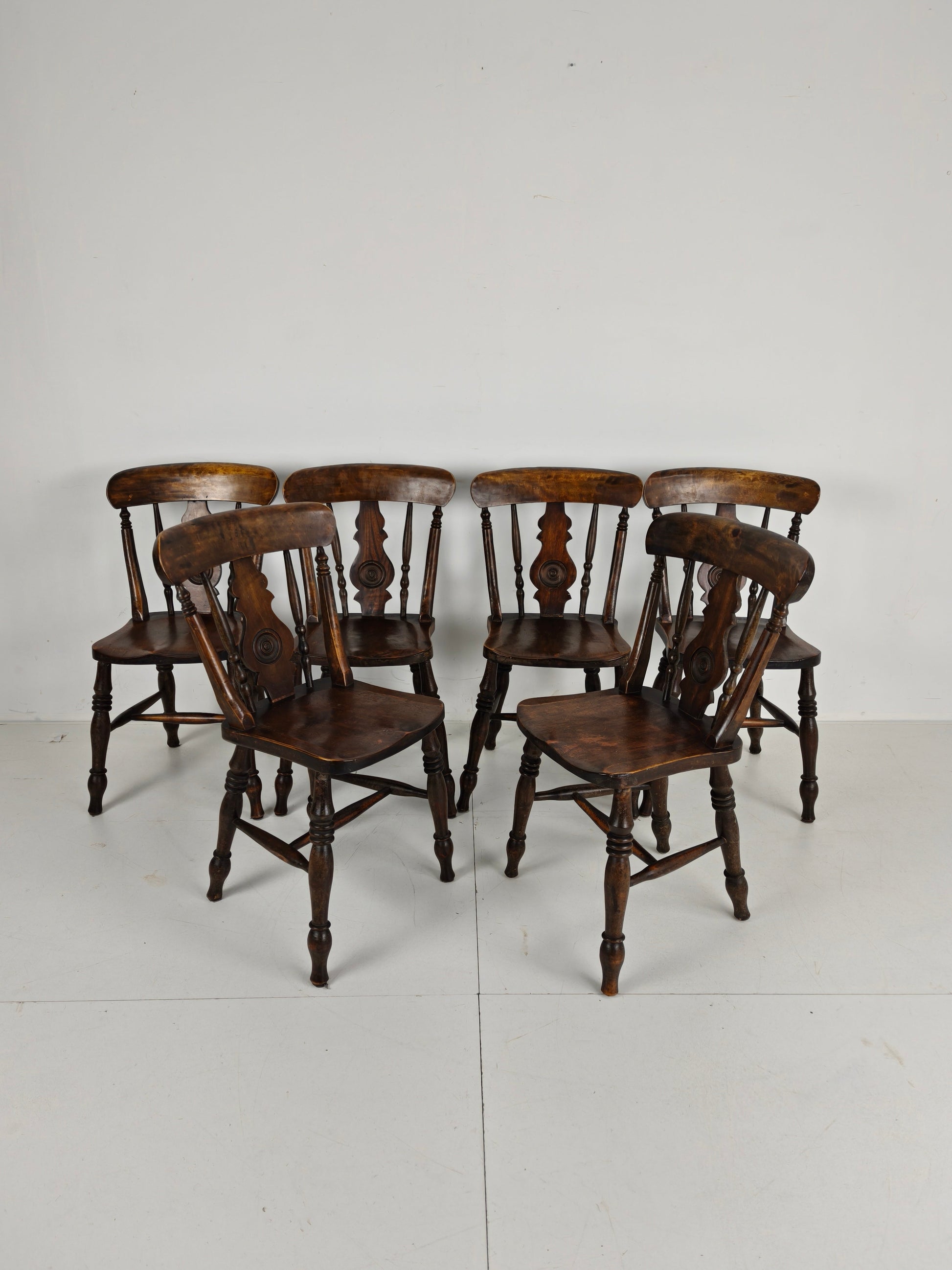 Set of 6 English Antique Farmhouse Dining Chairs – 19th Century Bullseye Back Set of 6 English Antique Farmhouse Dining Chairs – 19th Century Bullseye Back
