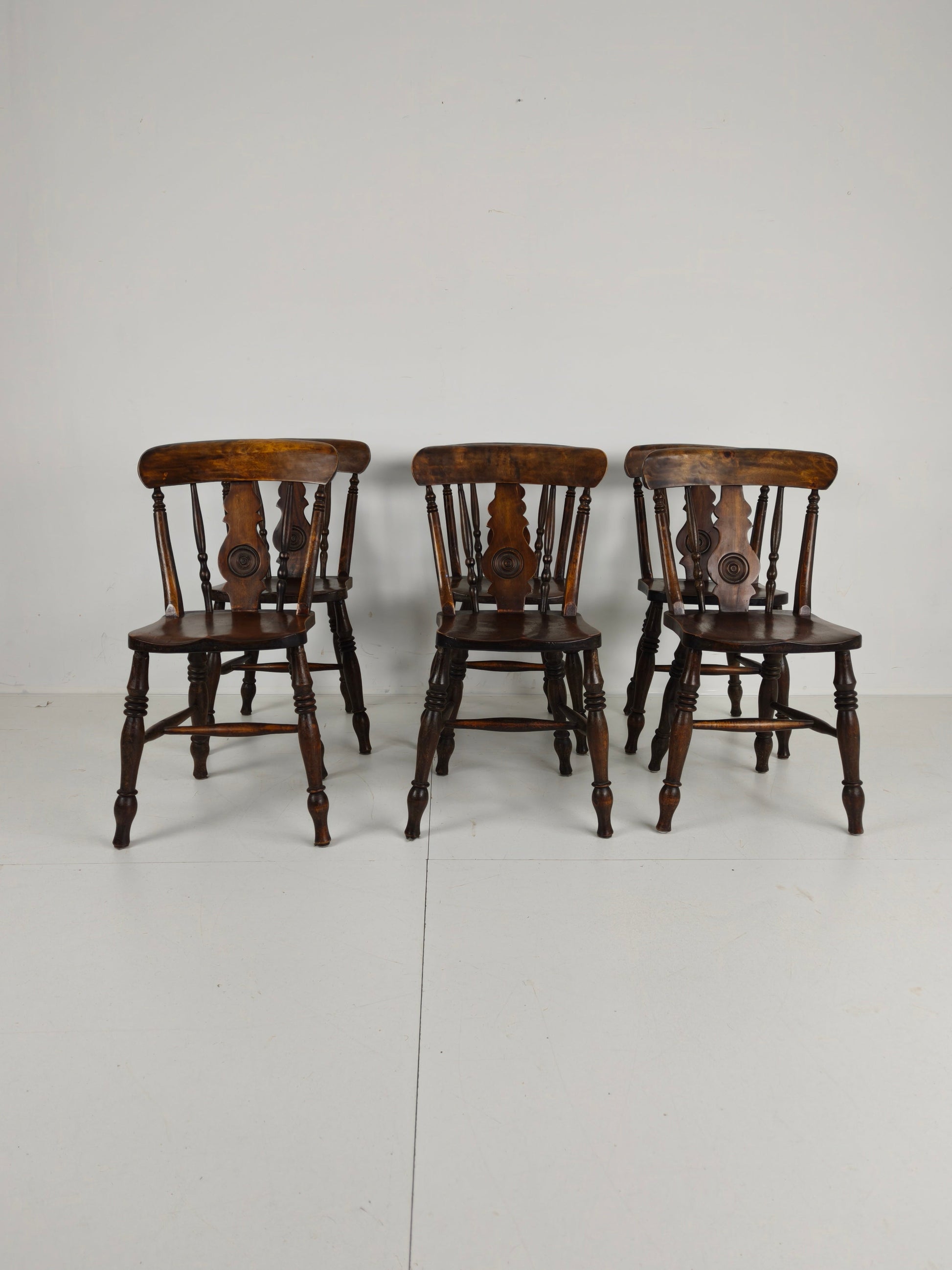Set of 6 English Antique Farmhouse Dining Chairs – 19th Century Bullseye Back Set of 6 English Antique Farmhouse Dining Chairs – 19th Century Bullseye Back