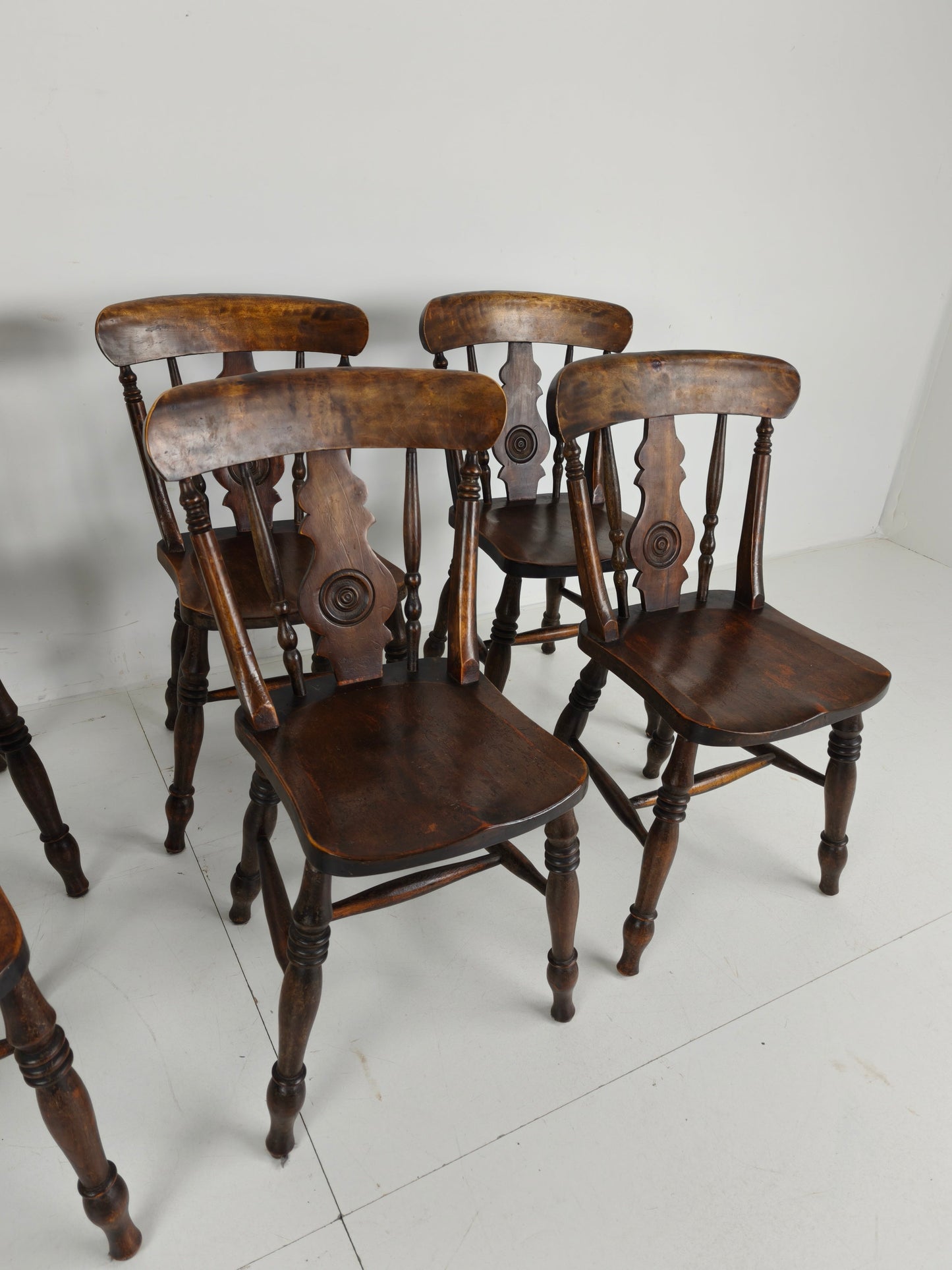 Set of 6 English Antique Farmhouse Dining Chairs – 19th Century Bullseye Back Set of 6 English Antique Farmhouse Dining Chairs – 19th Century Bullseye Back