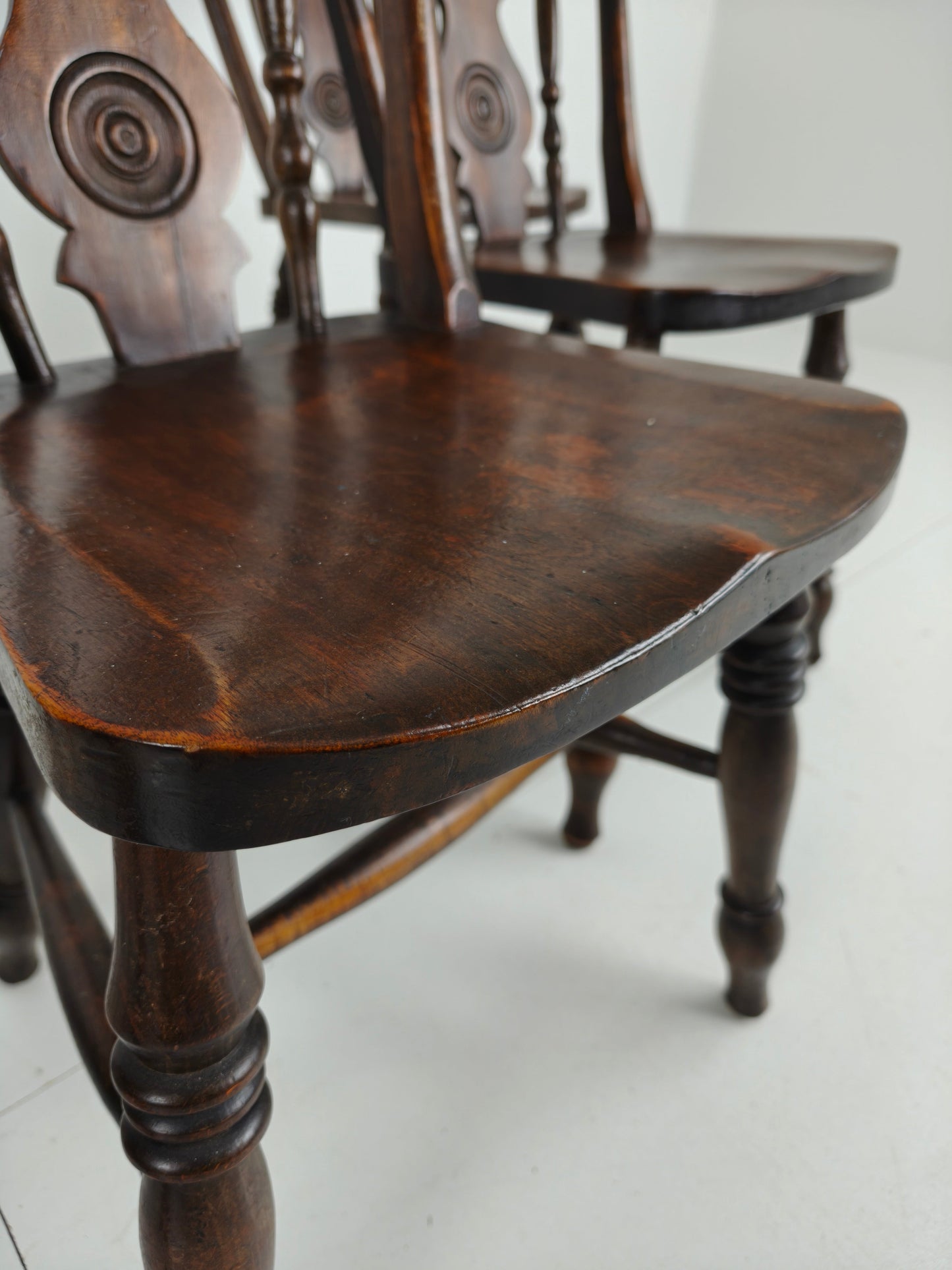 Set of 6 English Antique Farmhouse Dining Chairs – 19th Century Bullseye Back Set of 6 English Antique Farmhouse Dining Chairs – 19th Century Bullseye Back