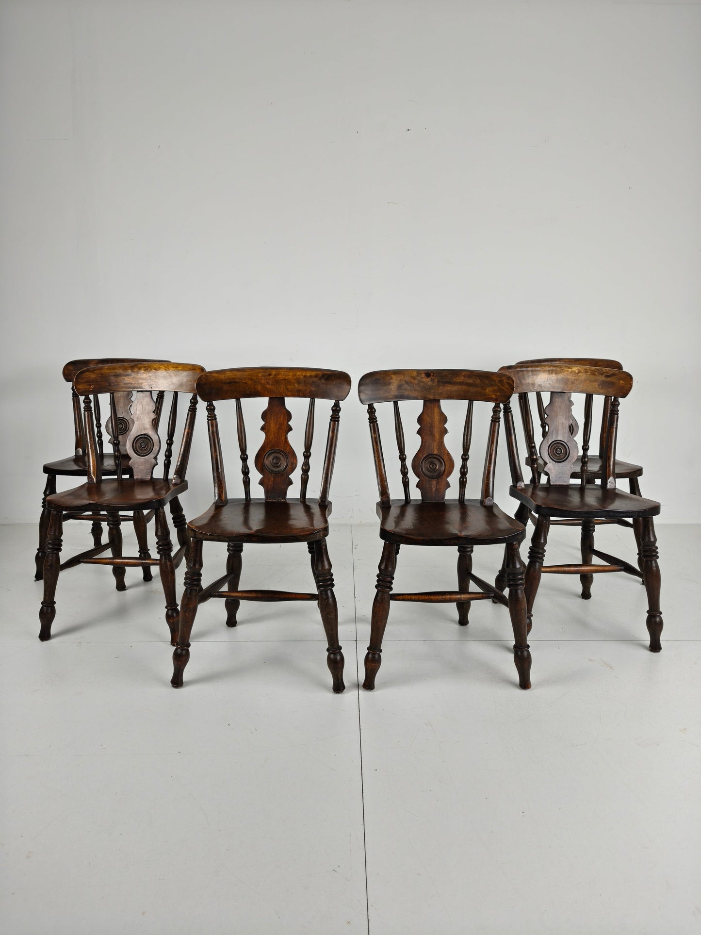 Set of 6 English Antique Farmhouse Dining Chairs – 19th Century Bullseye Back Set of 6 English Antique Farmhouse Dining Chairs – 19th Century Bullseye Back