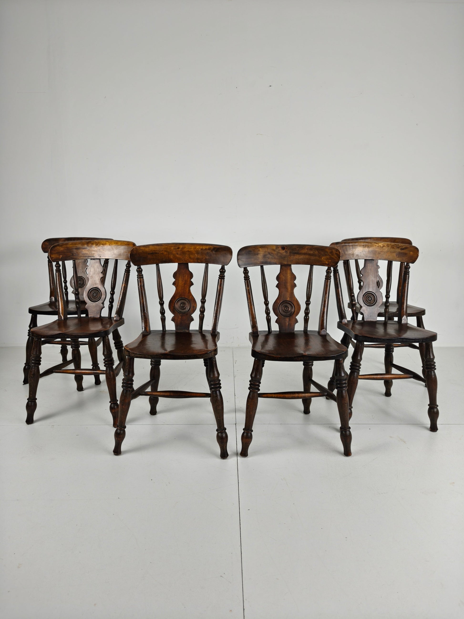 Set of 6 English Antique Farmhouse Dining Chairs – 19th Century Bullseye Back Set of 6 English Antique Farmhouse Dining Chairs – 19th Century Bullseye Back