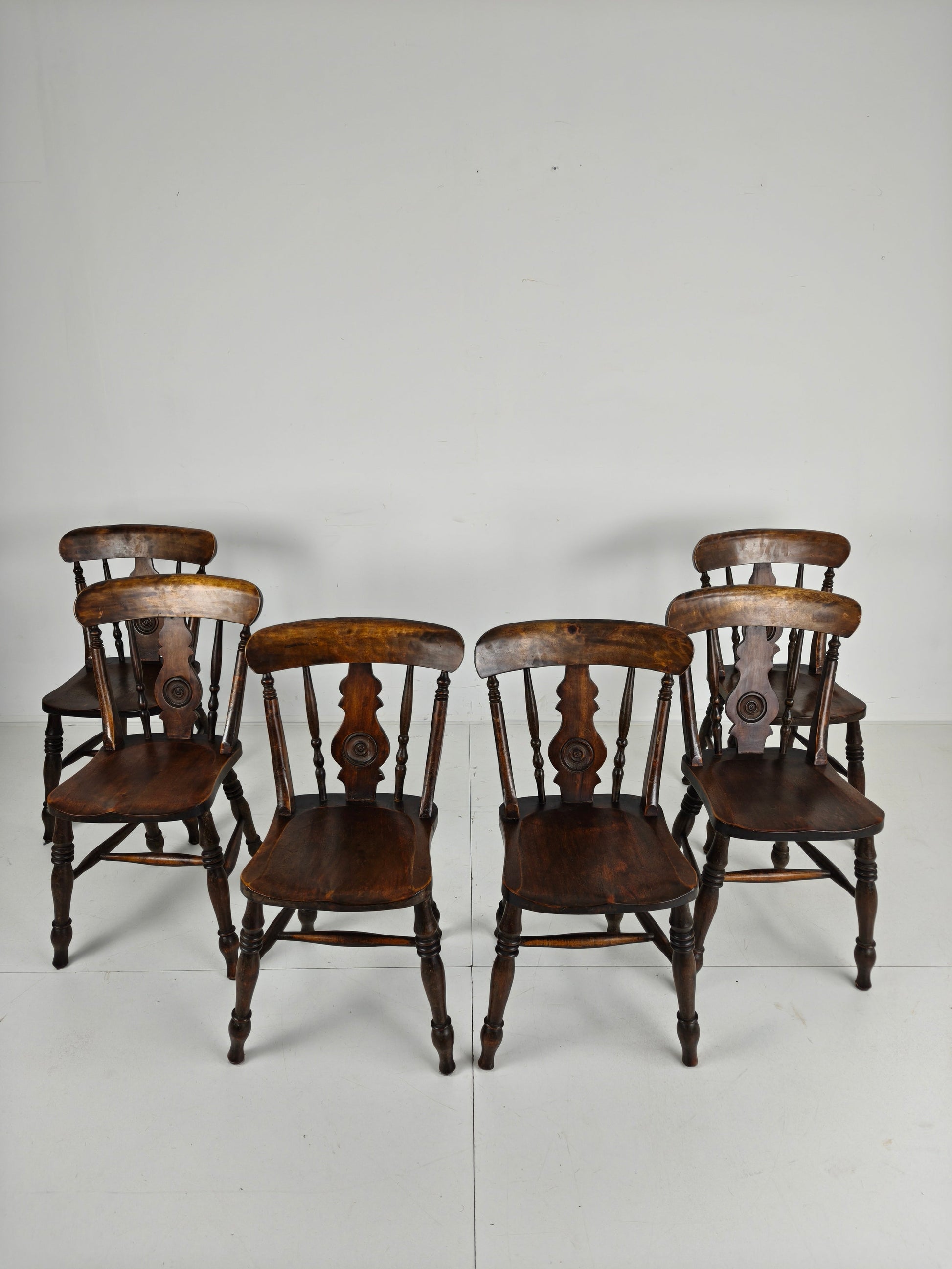 Set of 6 English Antique Farmhouse Dining Chairs – 19th Century Bullseye Back Set of 6 English Antique Farmhouse Dining Chairs – 19th Century Bullseye Back