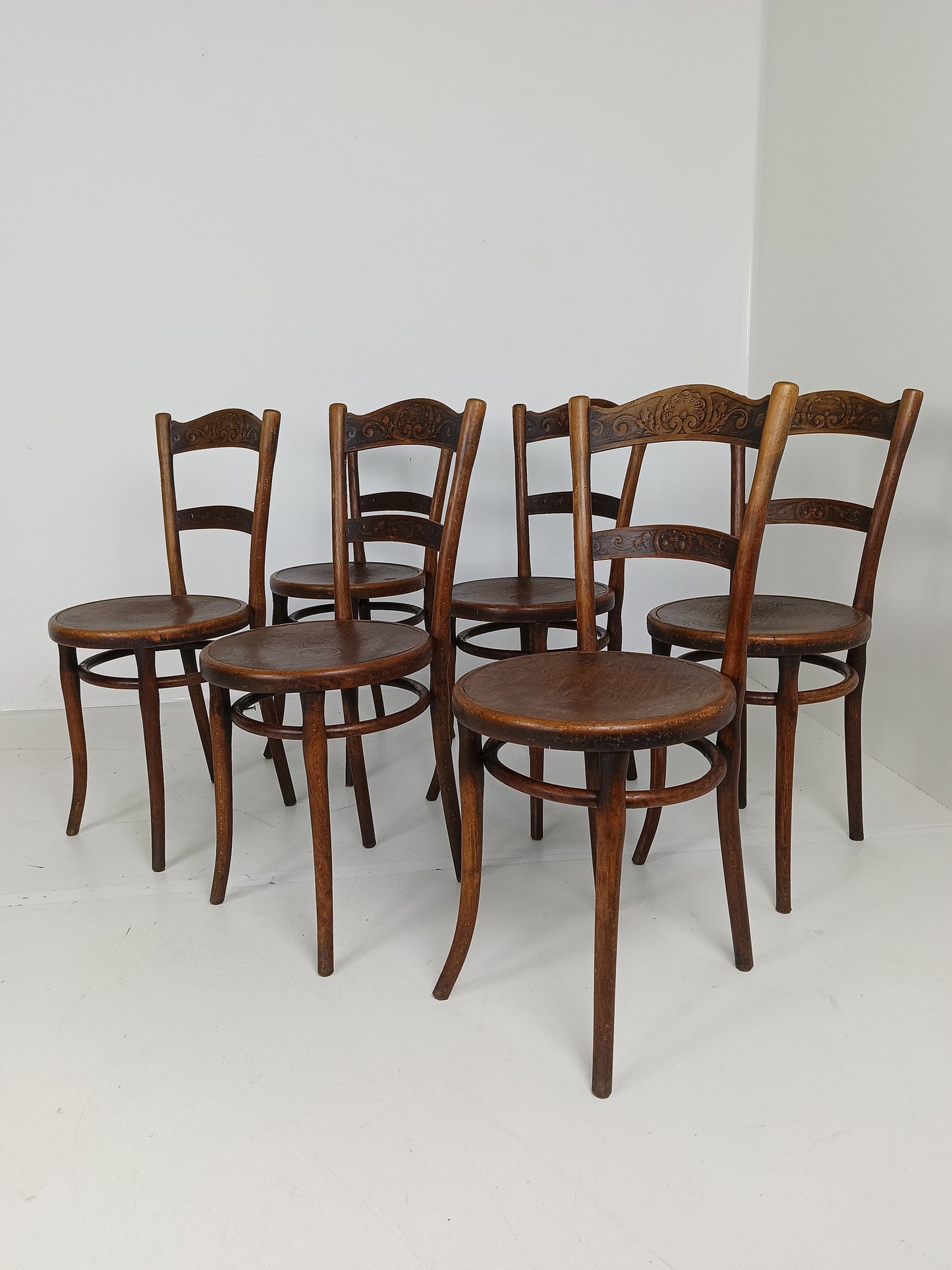 Set of Six Thonet Chairs Set of Six Thonet Chairs