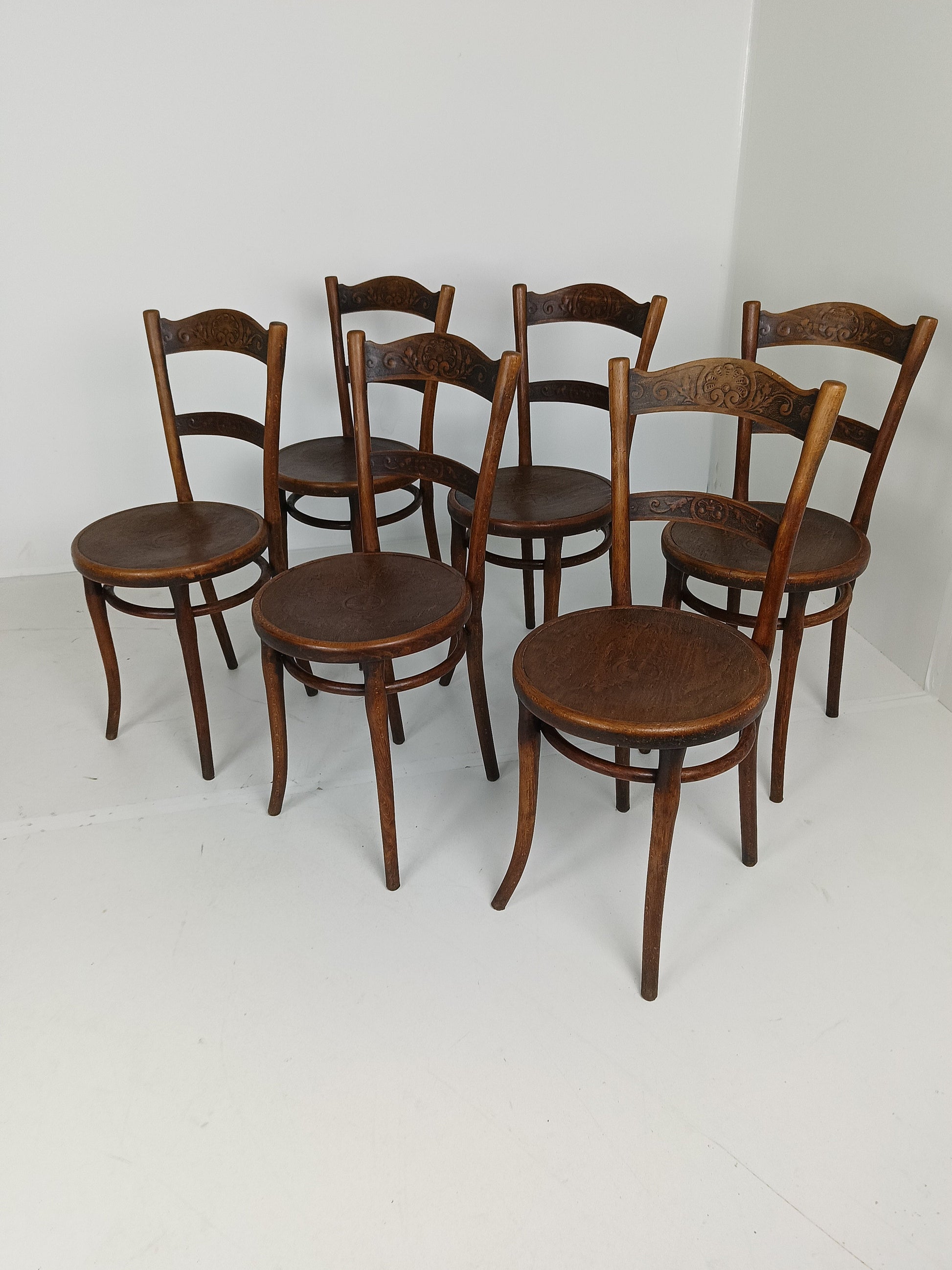 Set of Six Thonet Chairs Set of Six Thonet Chairs