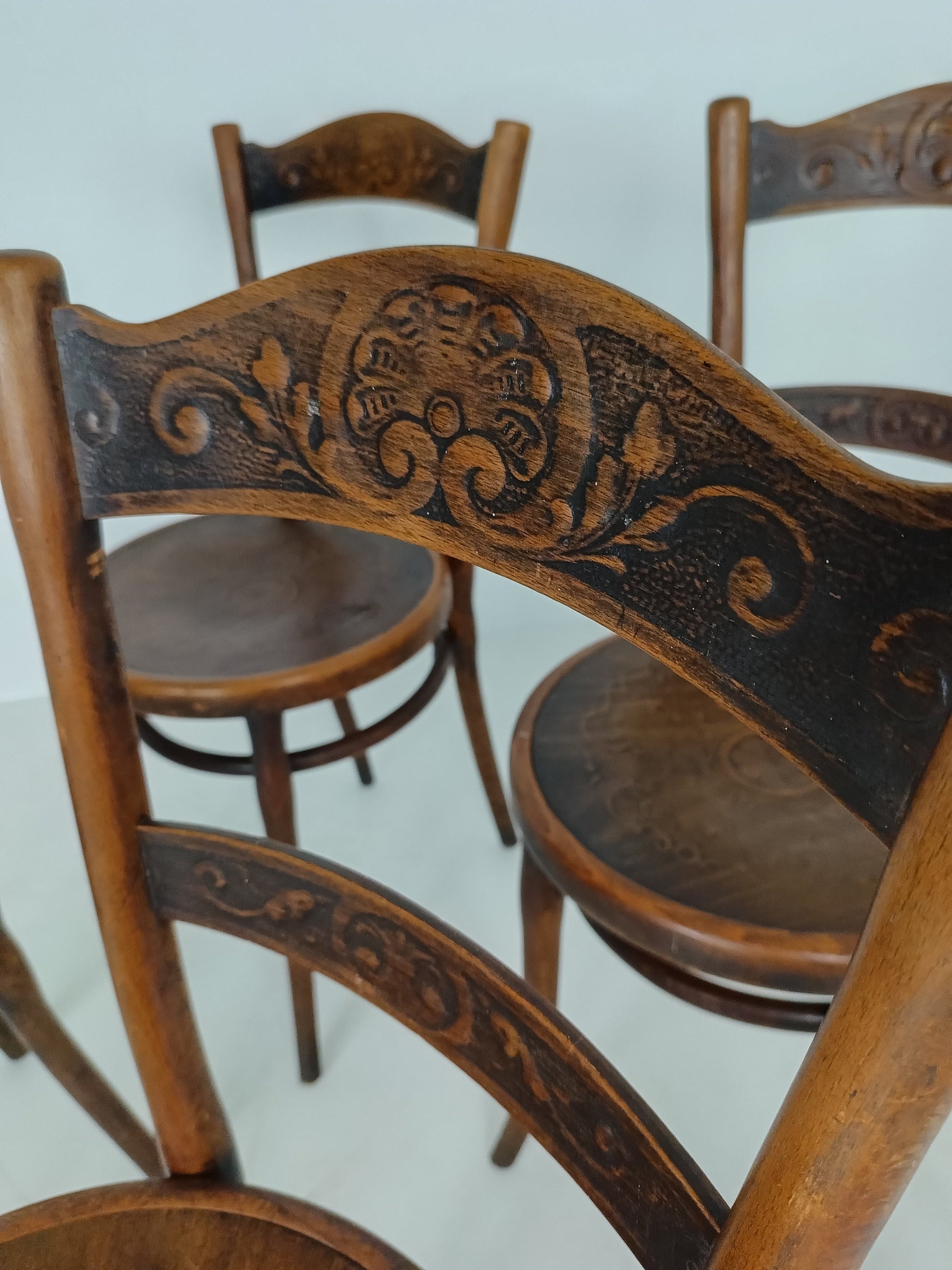 Set of Six Thonet Chairs Set of Six Thonet Chairs