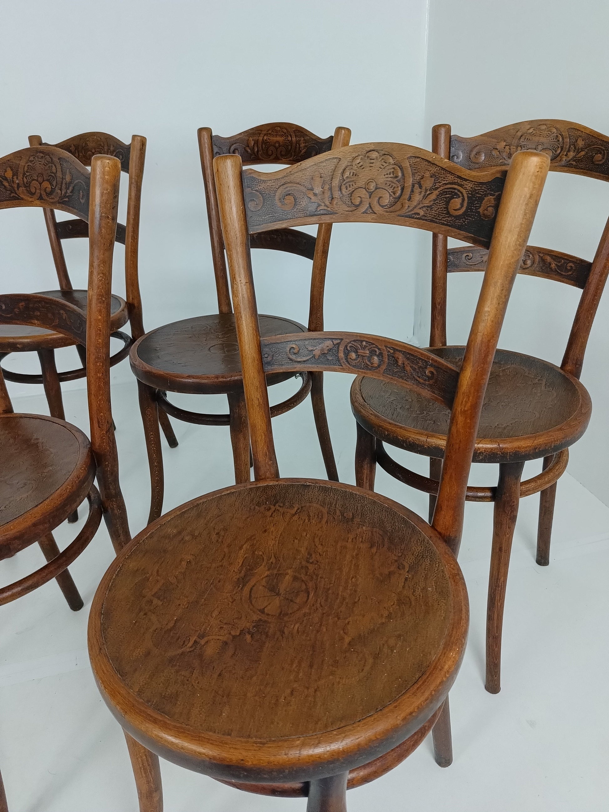 Set of Six Thonet Chairs Set of Six Thonet Chairs