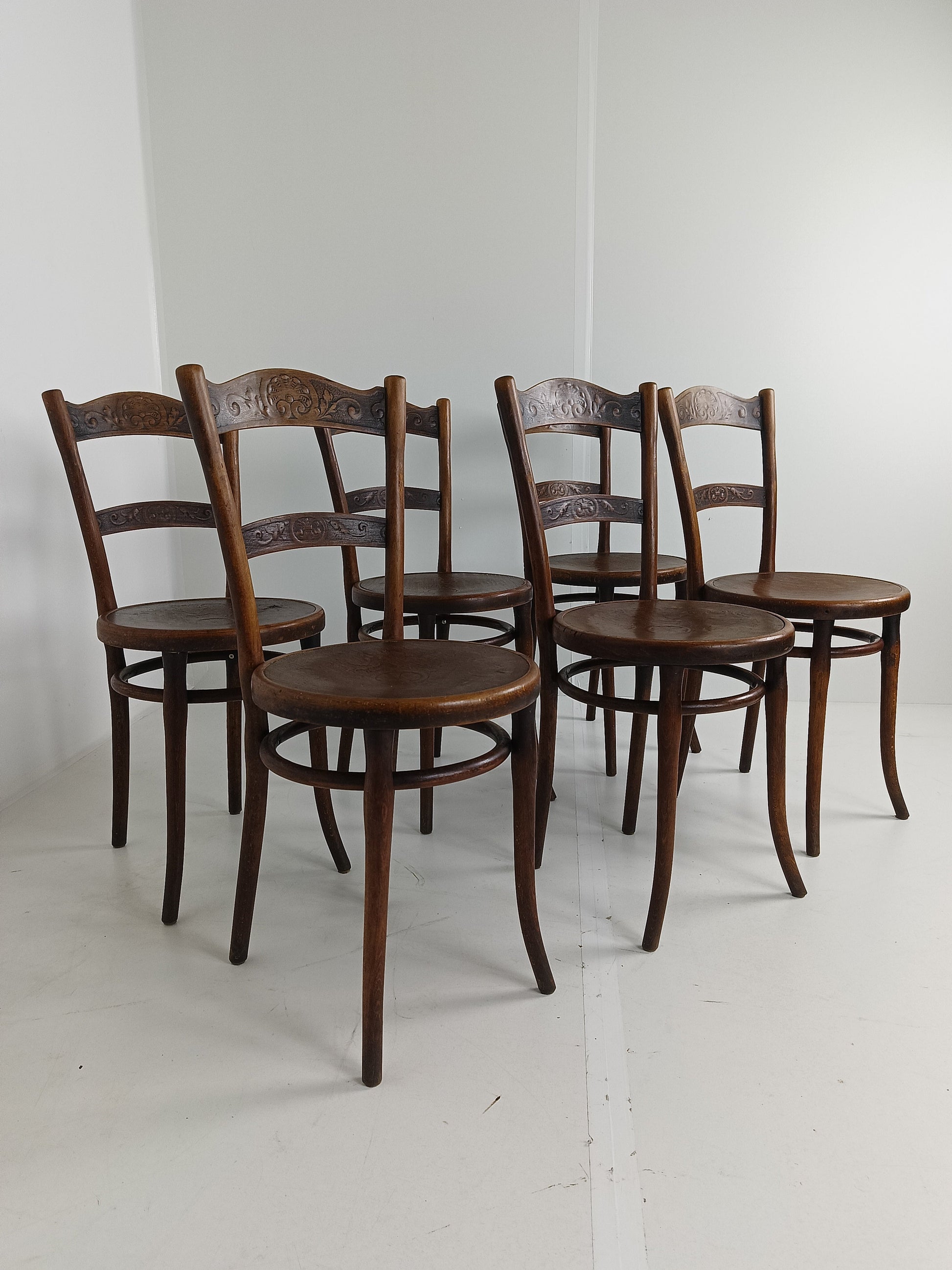Set of Six Thonet Chairs Set of Six Thonet Chairs