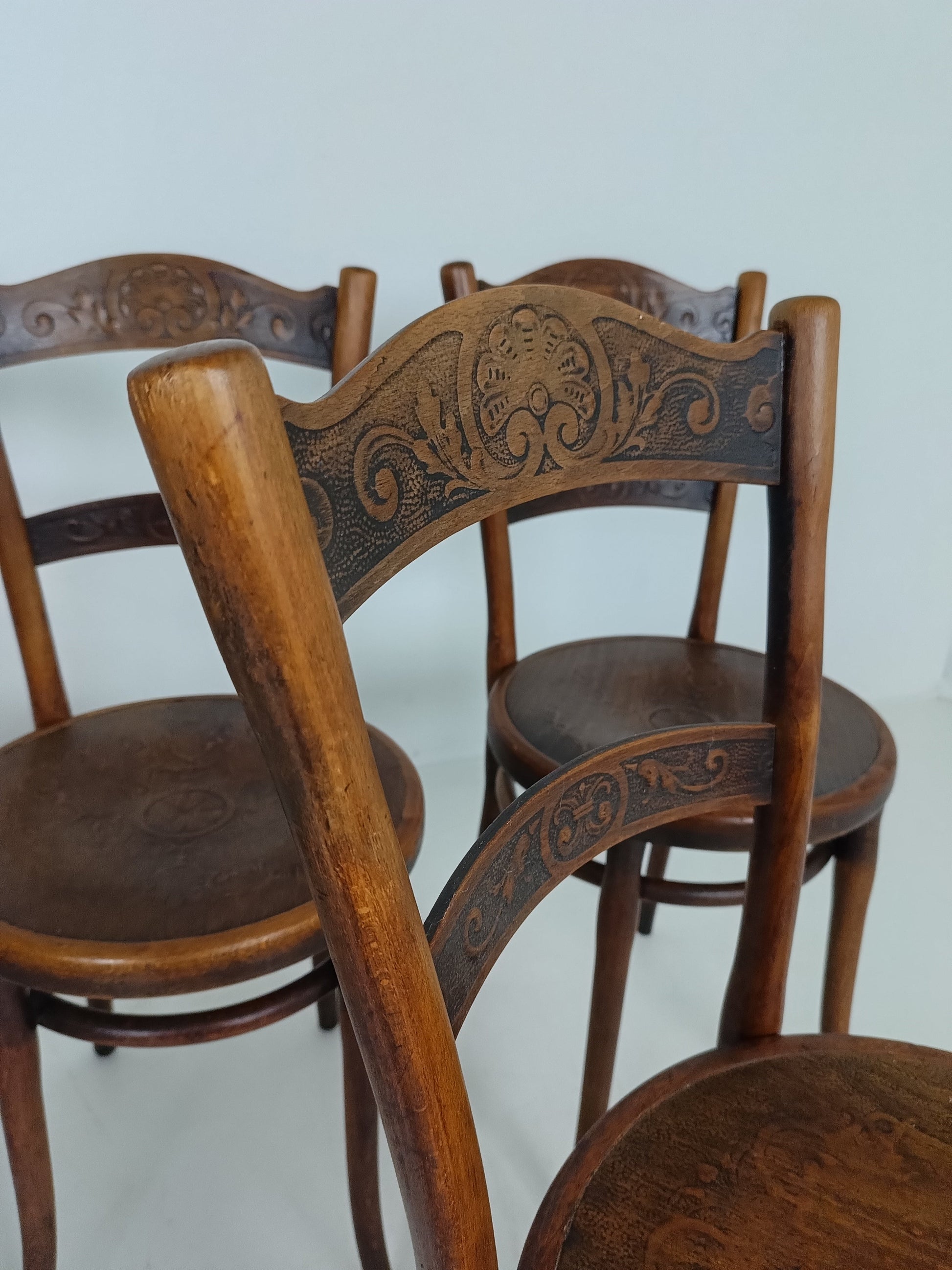 Set of Six Thonet Chairs Set of Six Thonet Chairs