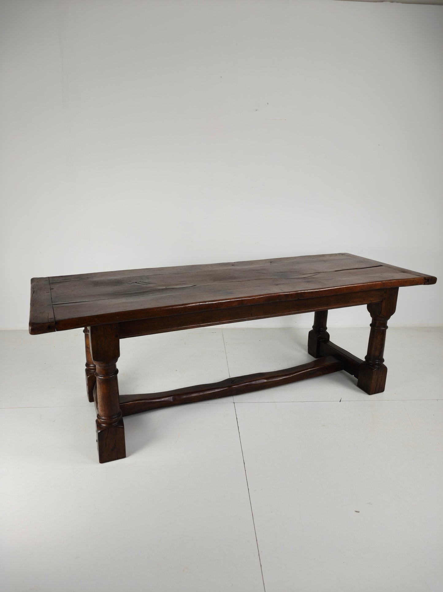 Solid English Oak Dining Table – 20th Century with Beautiful Grain & Patina Solid English Oak Dining Table – 20th Century with Beautiful Grain & Patina