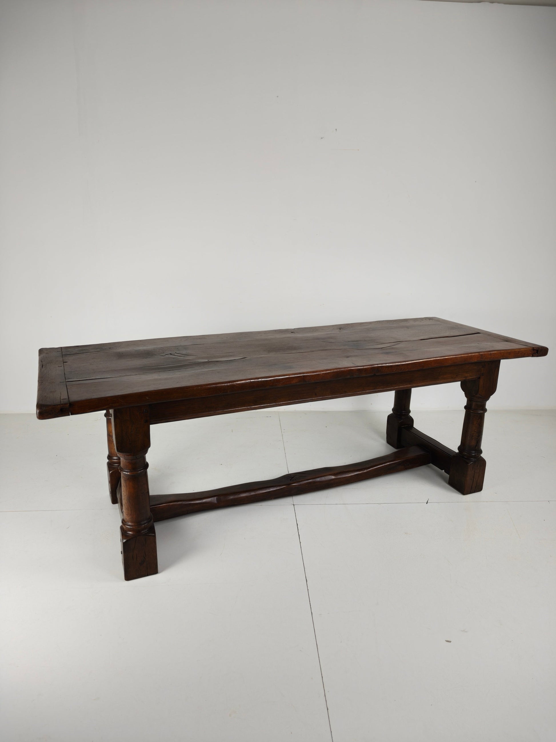 Solid English Oak Dining Table – 20th Century with Beautiful Grain & Patina Solid English Oak Dining Table – 20th Century with Beautiful Grain & Patina