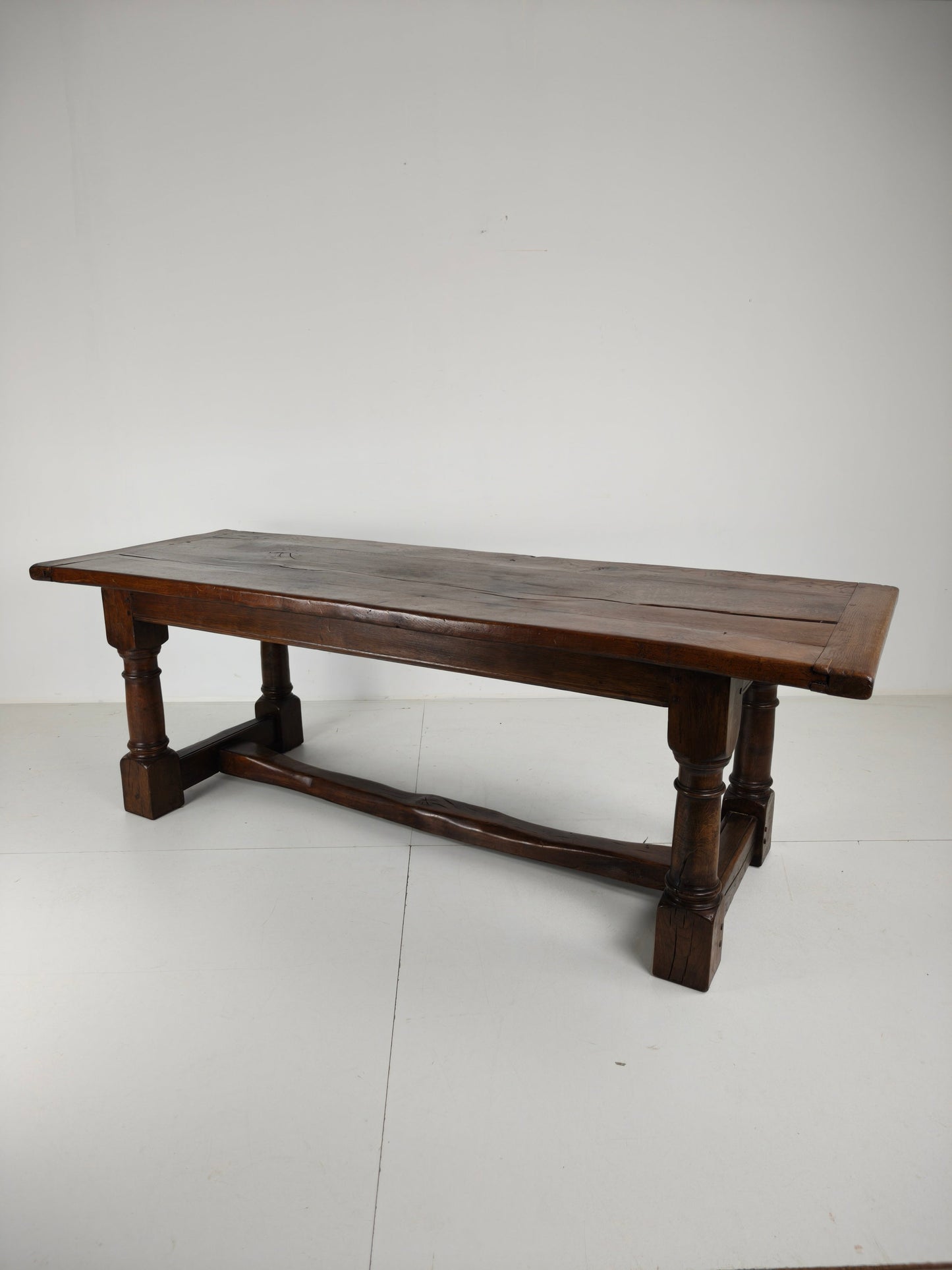 Solid English Oak Dining Table – 20th Century with Beautiful Grain & Patina Solid English Oak Dining Table – 20th Century with Beautiful Grain & Patina