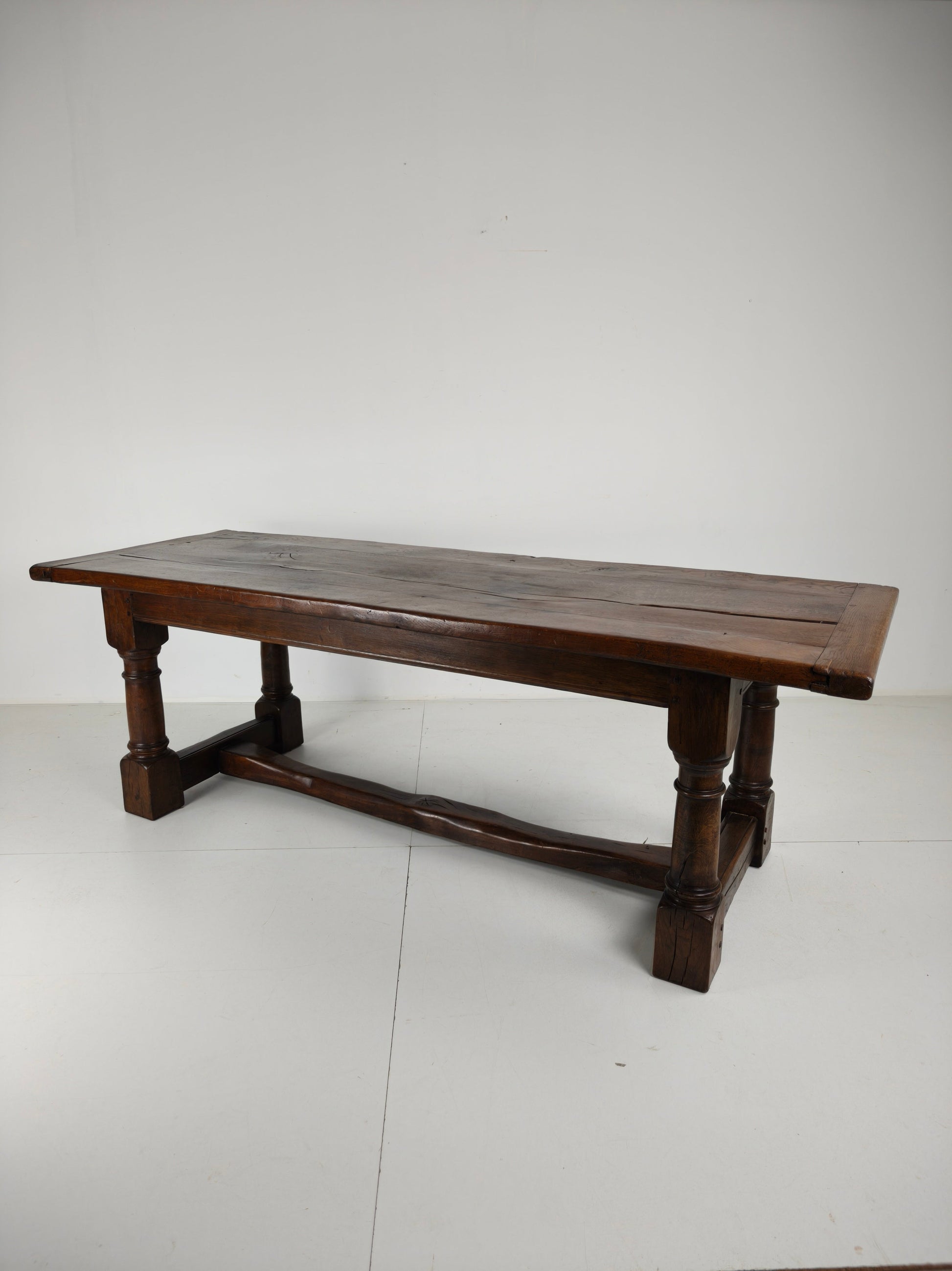 Solid English Oak Dining Table – 20th Century with Beautiful Grain & Patina Solid English Oak Dining Table – 20th Century with Beautiful Grain & Patina