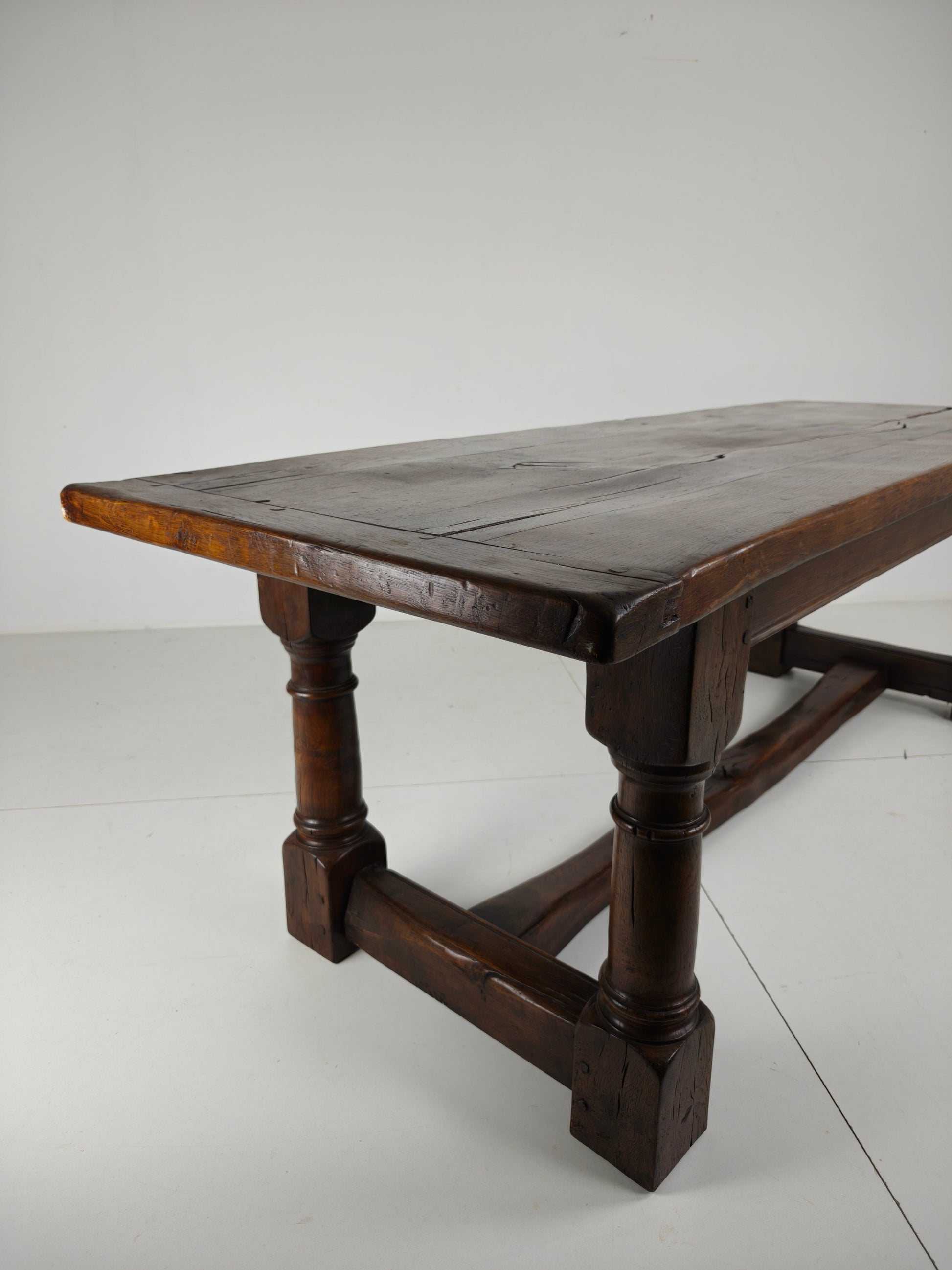 Solid English Oak Dining Table – 20th Century with Beautiful Grain & Patina Solid English Oak Dining Table – 20th Century with Beautiful Grain & Patina