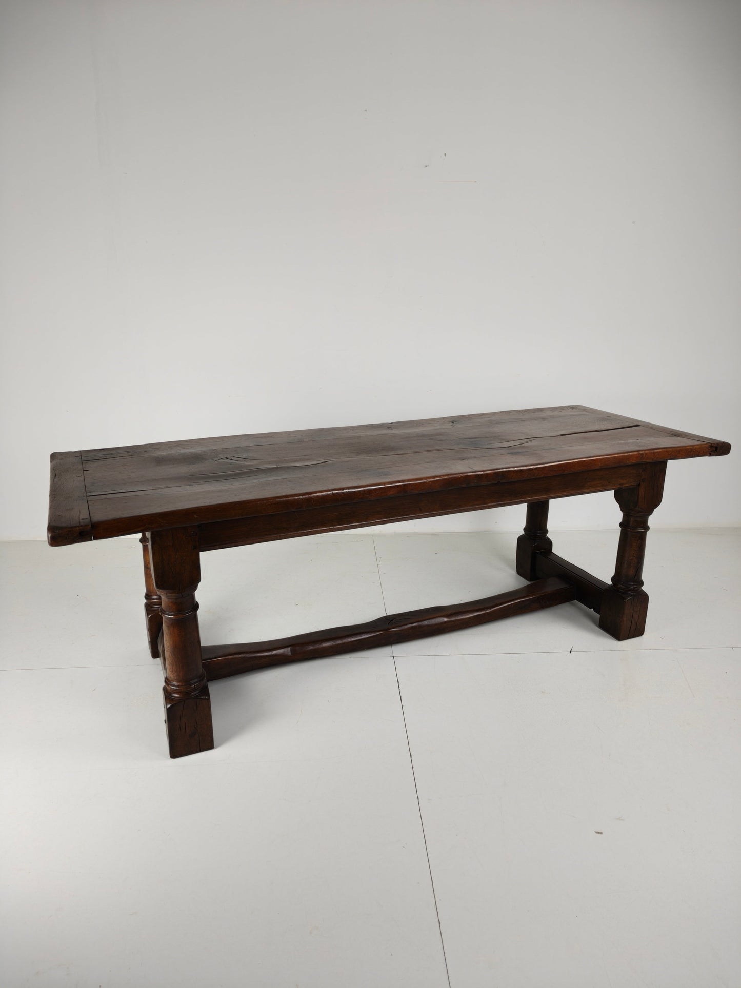 Solid English Oak Dining Table – 20th Century with Beautiful Grain & Patina Solid English Oak Dining Table – 20th Century with Beautiful Grain & Patina