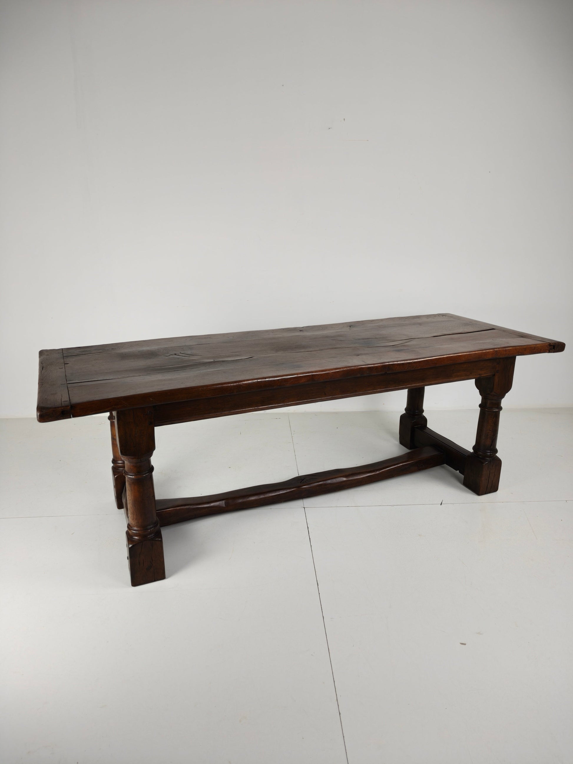 Solid English Oak Dining Table – 20th Century with Beautiful Grain & Patina Solid English Oak Dining Table – 20th Century with Beautiful Grain & Patina