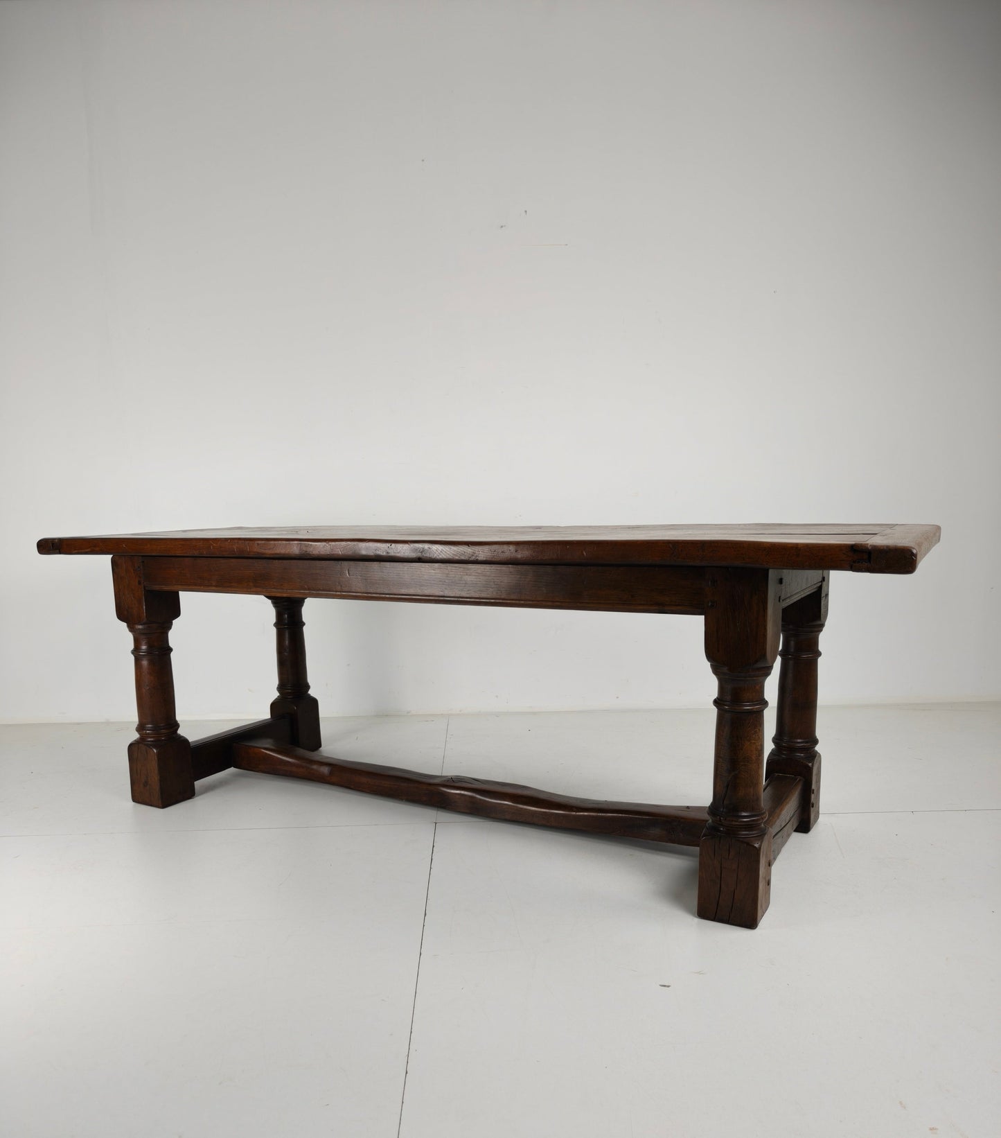 Solid English Oak Dining Table – 20th Century with Beautiful Grain & Patina Solid English Oak Dining Table – 20th Century with Beautiful Grain & Patina