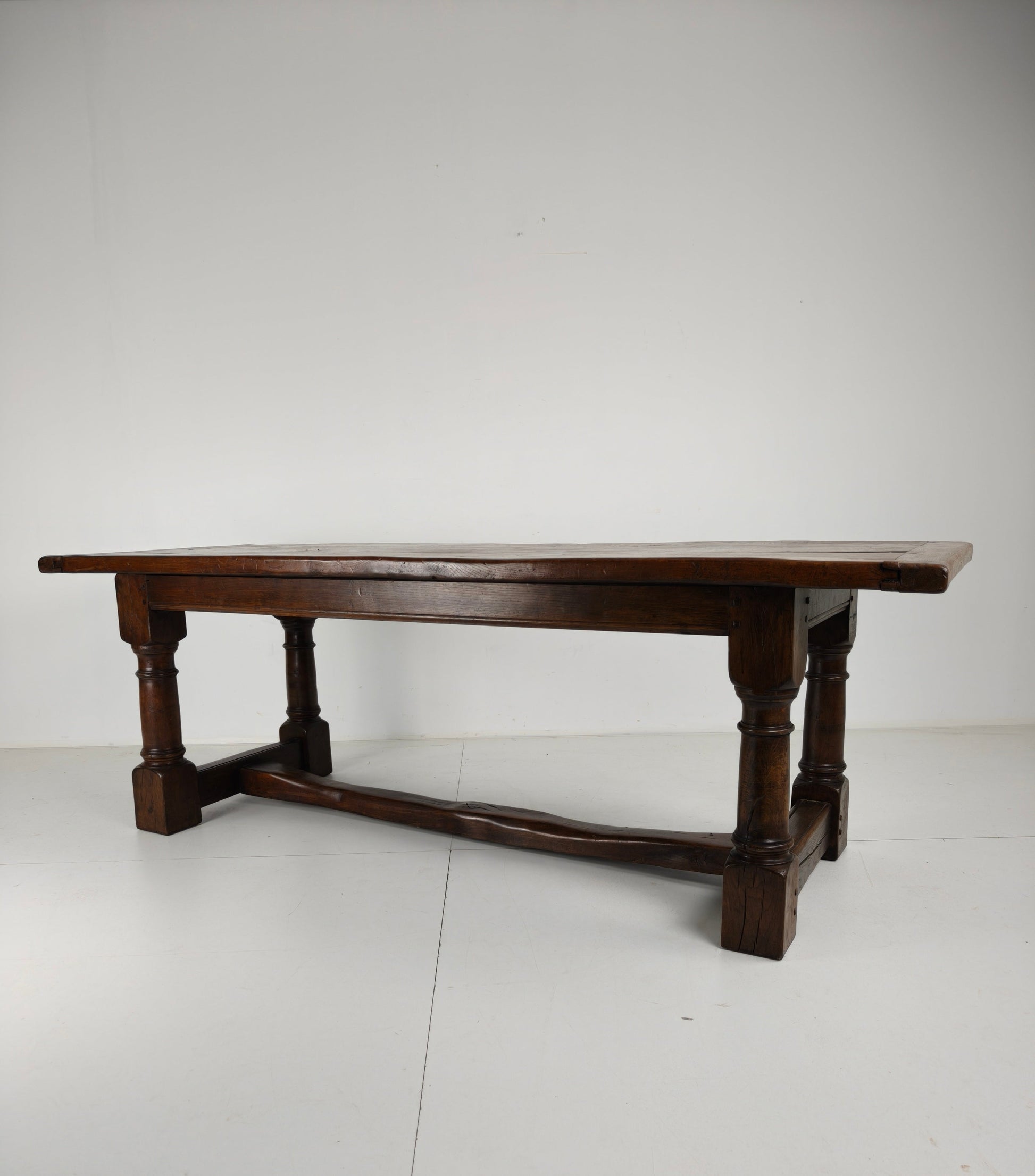 Solid English Oak Dining Table – 20th Century with Beautiful Grain & Patina Solid English Oak Dining Table – 20th Century with Beautiful Grain & Patina