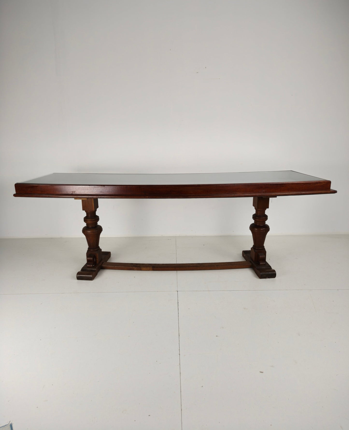 Solid English Oak Dining Table – 20th Century with Beautiful Grain & Patina Solid English Oak Dining Table – 20th Century with Beautiful Grain & Patina