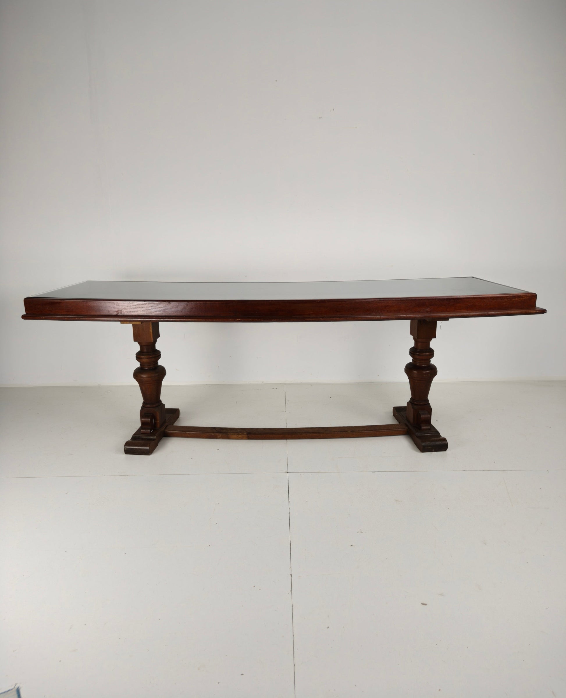 Solid English Oak Dining Table – 20th Century with Beautiful Grain & Patina Solid English Oak Dining Table – 20th Century with Beautiful Grain & Patina