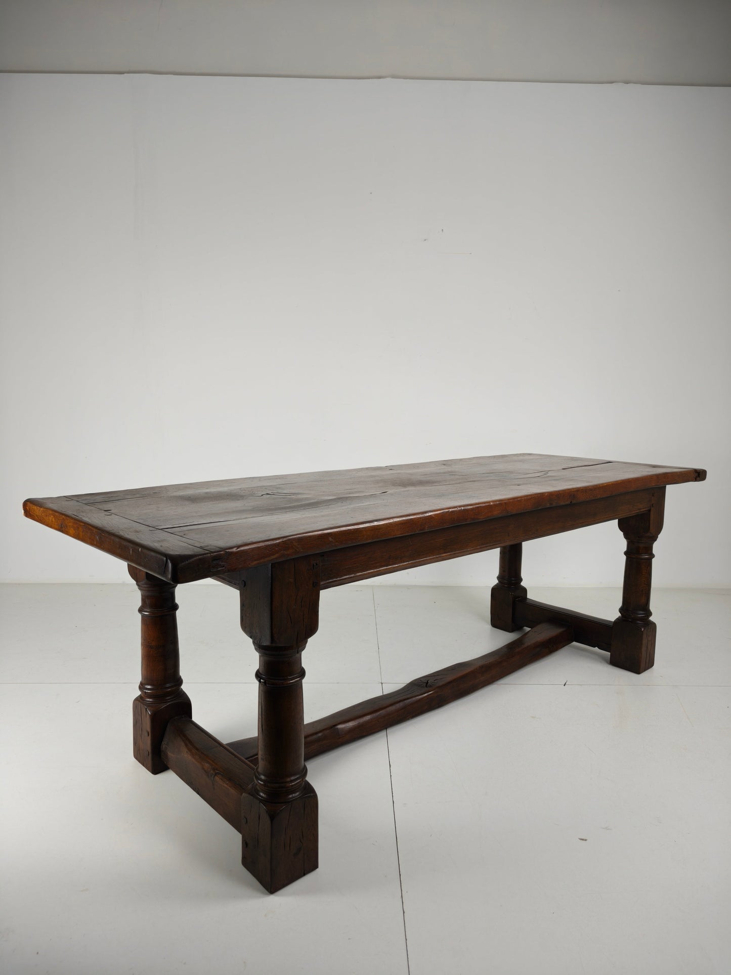 Solid English Oak Dining Table – 20th Century with Beautiful Grain & Patina Solid English Oak Dining Table – 20th Century with Beautiful Grain & Patina