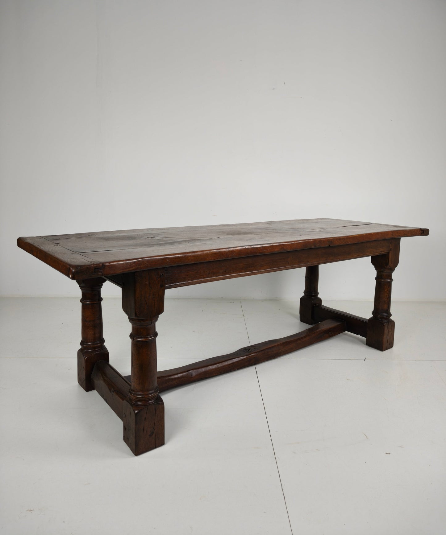 Solid English Oak Dining Table – 20th Century with Beautiful Grain & Patina Solid English Oak Dining Table – 20th Century with Beautiful Grain & Patina