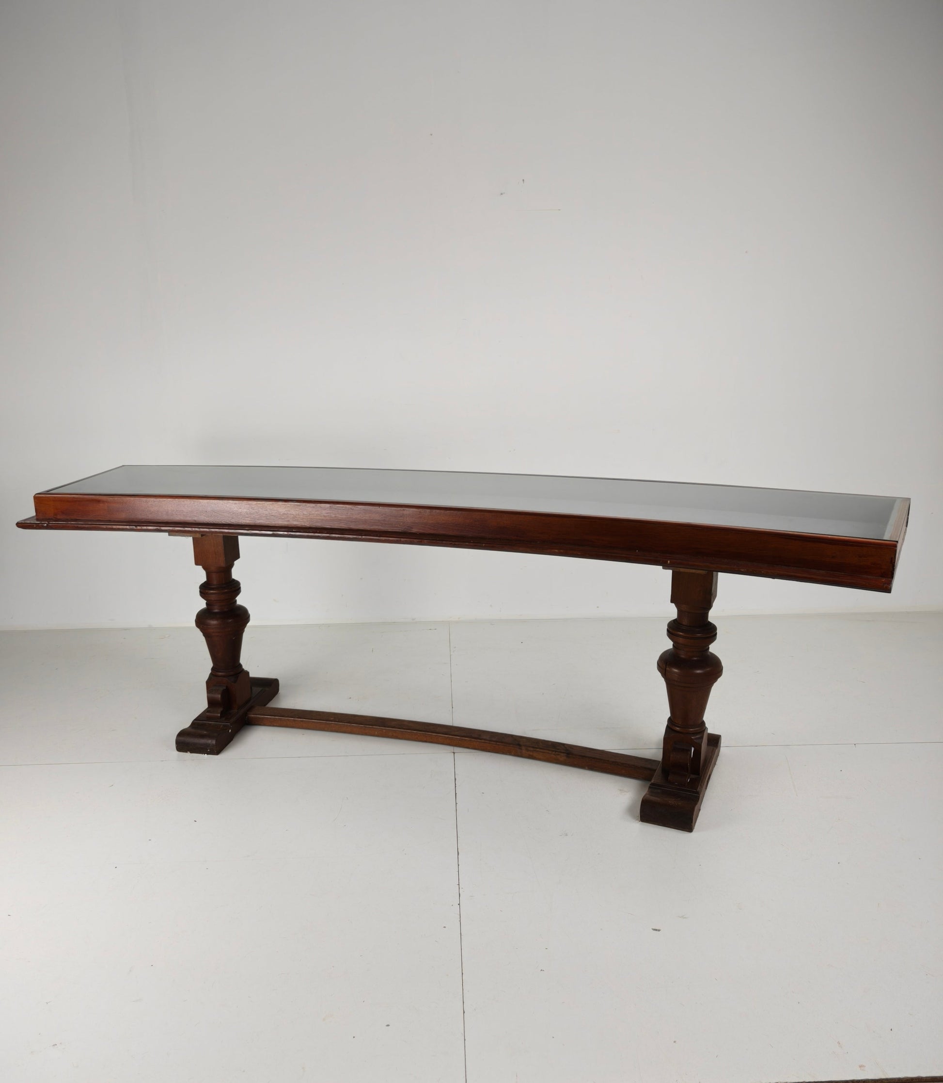 Solid English Oak Dining Table – 20th Century with Beautiful Grain & Patina Solid English Oak Dining Table – 20th Century with Beautiful Grain & Patina