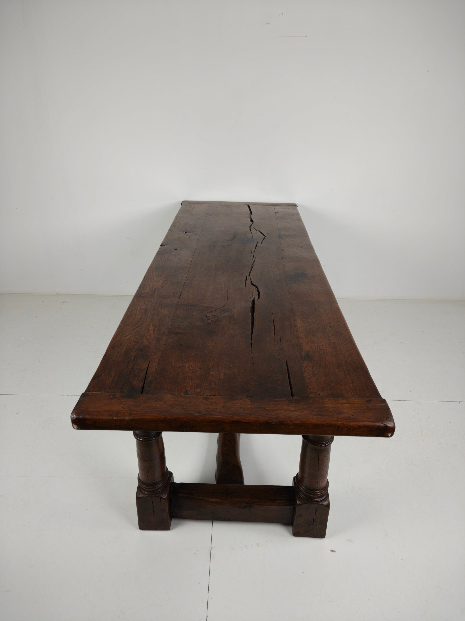 Solid English Oak Dining Table – 20th Century with Beautiful Grain & Patina Solid English Oak Dining Table – 20th Century with Beautiful Grain & Patina