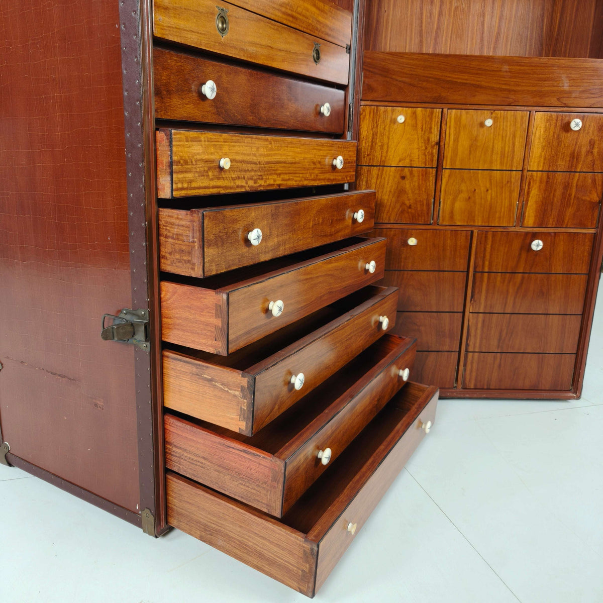 Starbay Nautical Steamer Trunk Campaign Desk – 20th Century Starbay Nautical Steamer Trunk Campaign Desk – 20th Century
