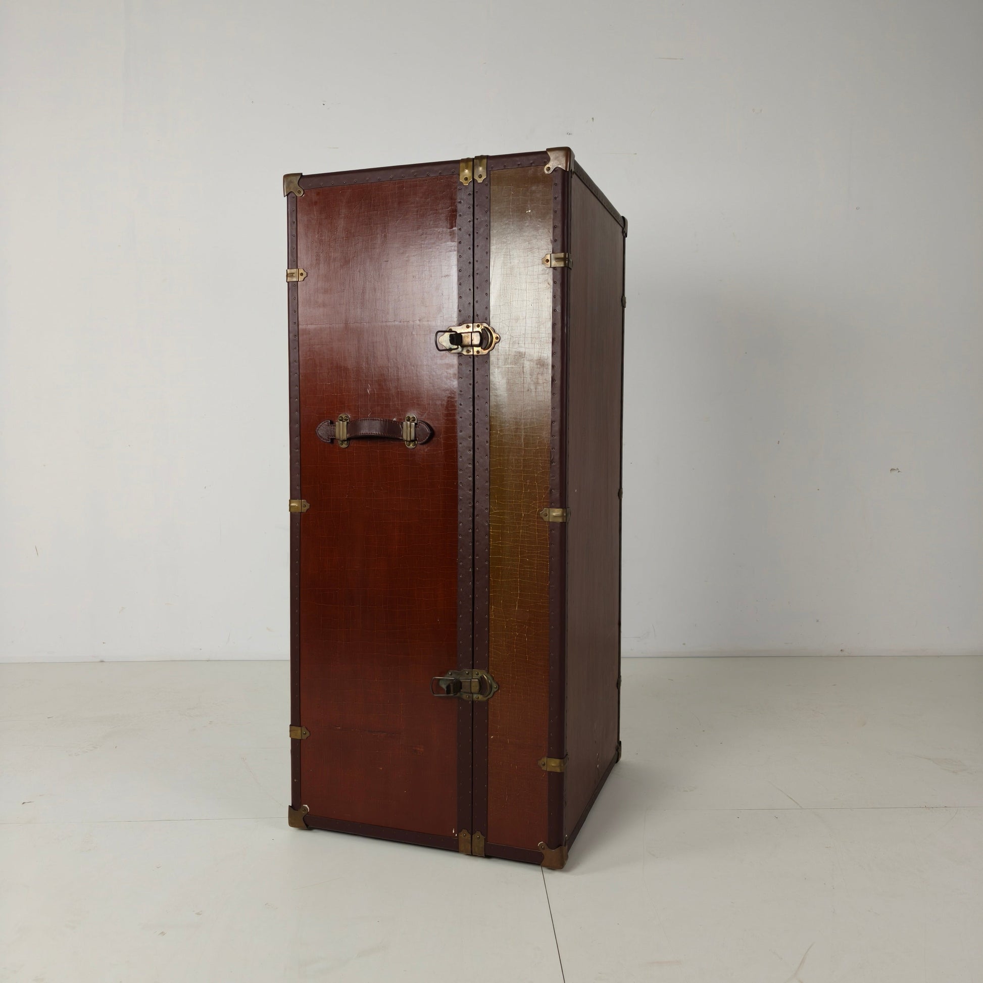 Starbay Nautical Steamer Trunk Campaign Desk – 20th Century Starbay Nautical Steamer Trunk Campaign Desk – 20th Century