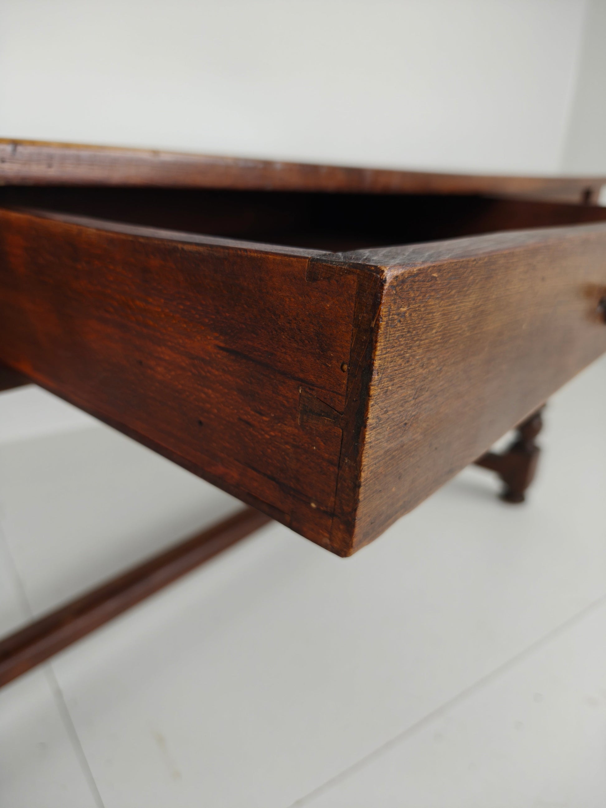 Stunning Antique Barley Twist Dining Table – 20th Century Stunning Antique Barley Twist Dining Table – 20th Century