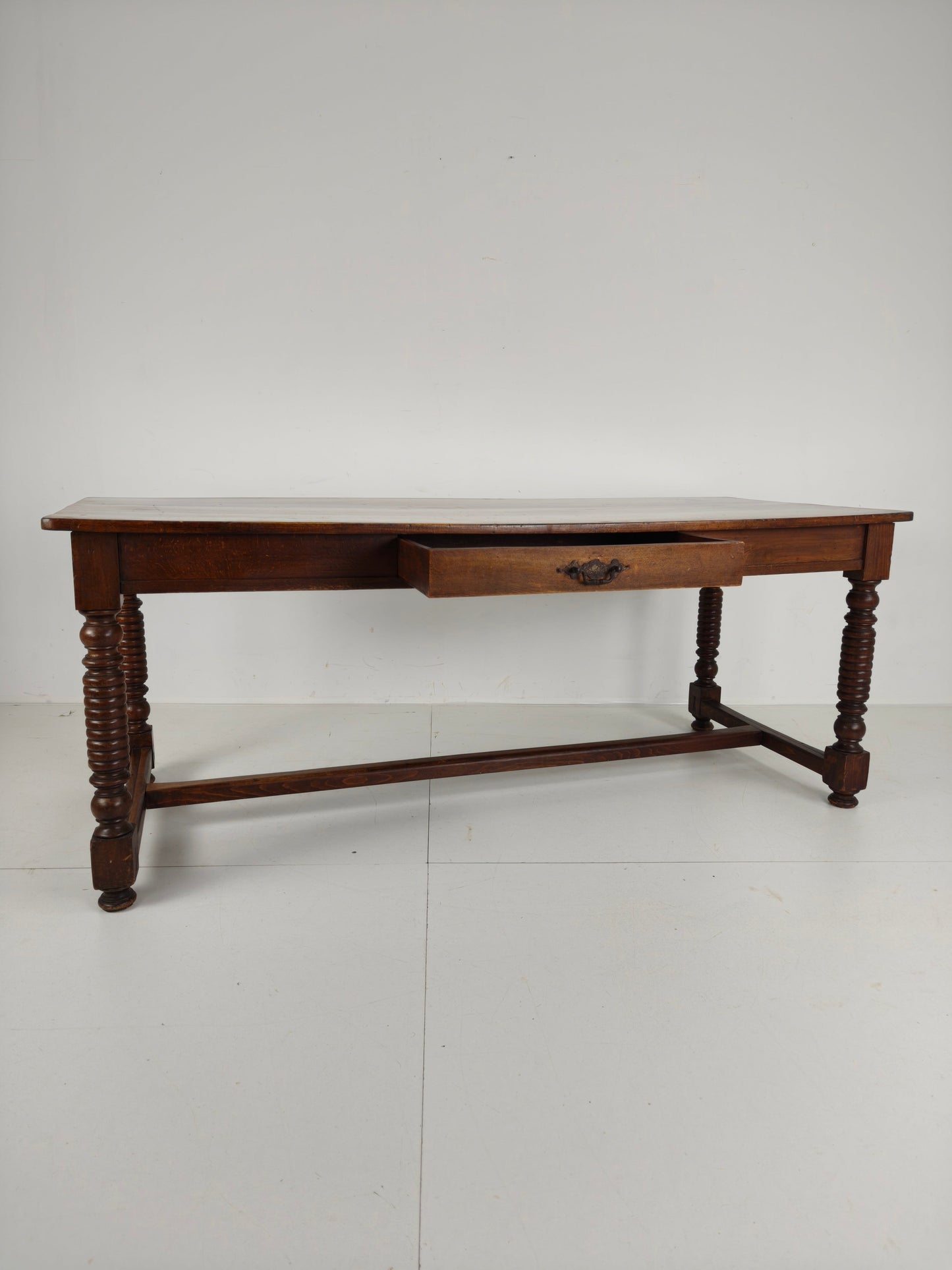 Stunning Antique Barley Twist Dining Table – 20th Century Stunning Antique Barley Twist Dining Table – 20th Century