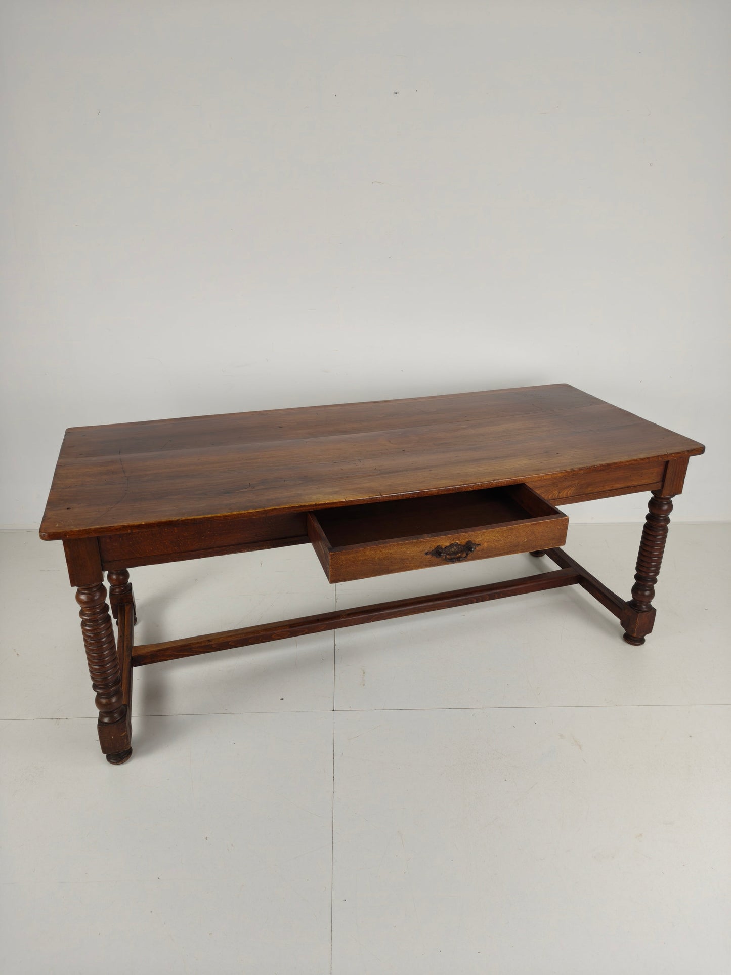 Stunning Antique Barley Twist Dining Table – 20th Century Stunning Antique Barley Twist Dining Table – 20th Century