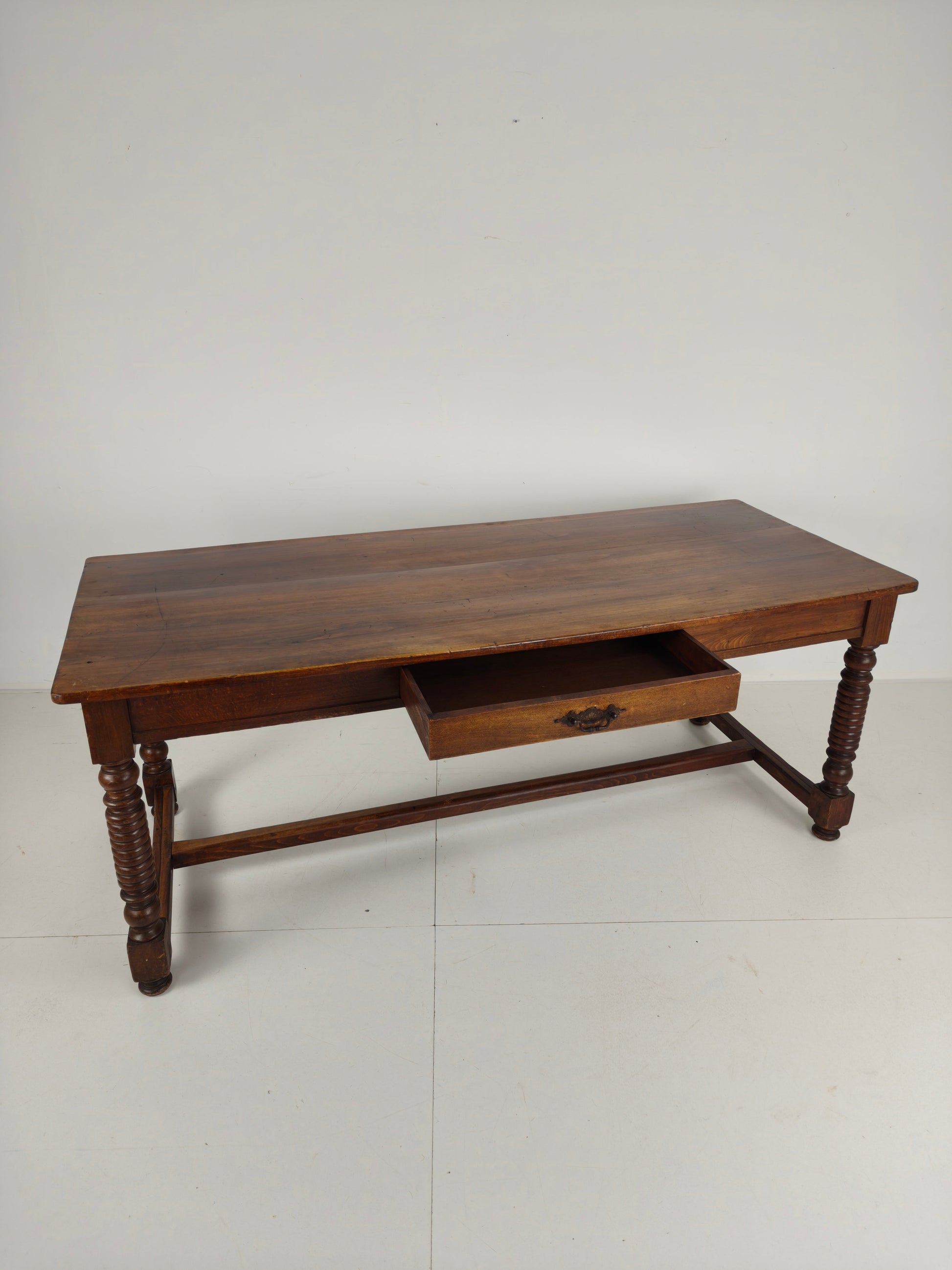 Stunning Antique Barley Twist Dining Table – 20th Century Stunning Antique Barley Twist Dining Table – 20th Century