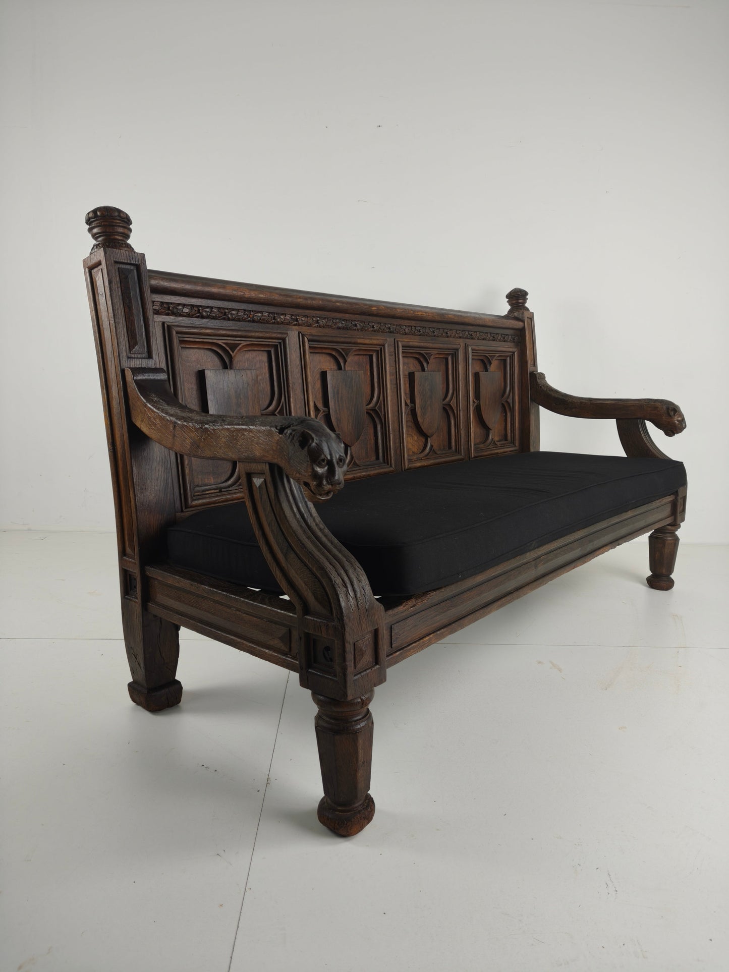Stunning English Castle Bench - Late 18th Century Carved Jaguar Head Bench Stunning English Castle Bench - Late 18th Century Carved Jaguar Head Bench