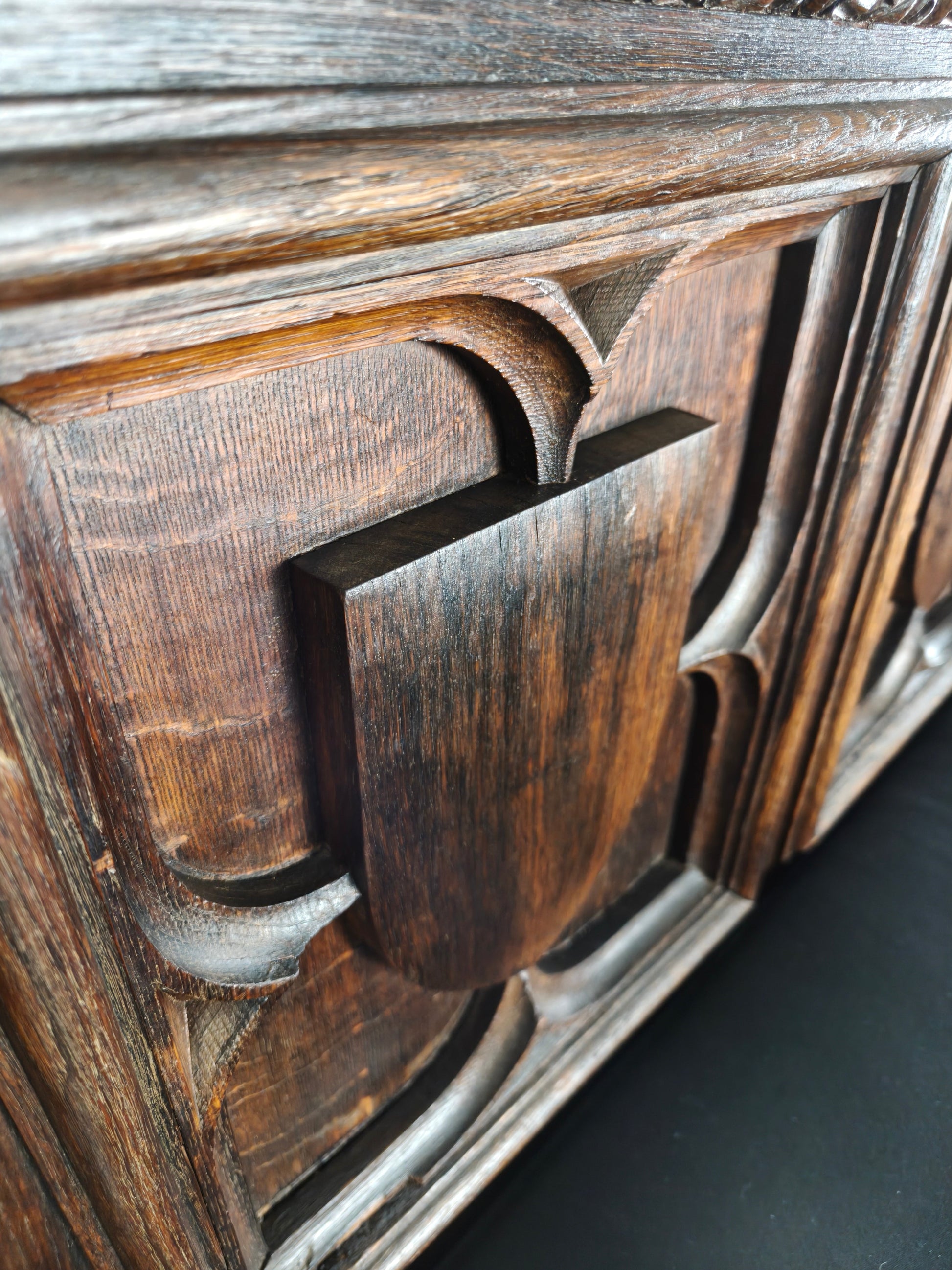 Stunning English Castle Bench - Late 18th Century Carved Jaguar Head Bench Stunning English Castle Bench - Late 18th Century Carved Jaguar Head Bench