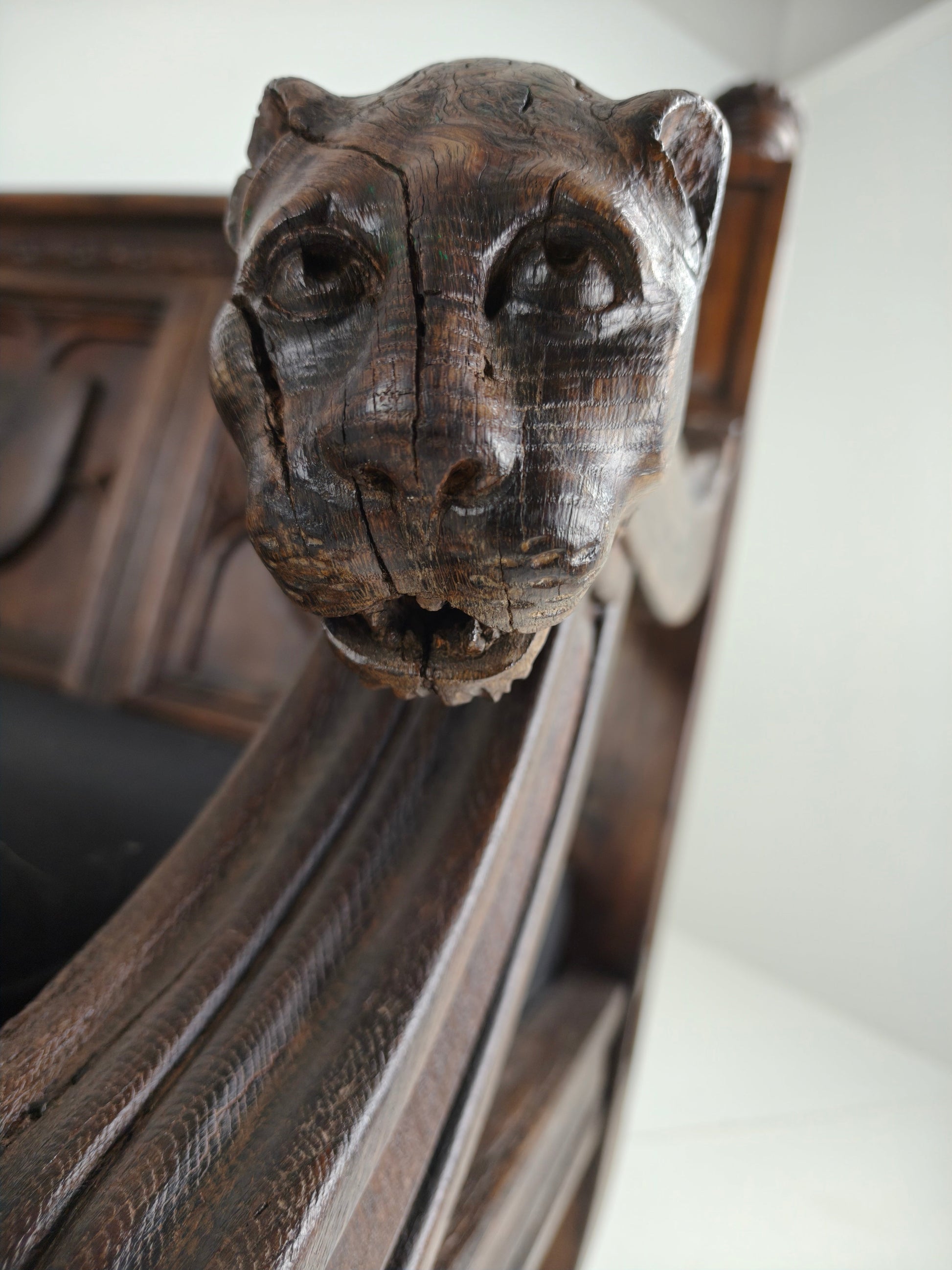 Stunning English Castle Bench - Late 18th Century Carved Jaguar Head Bench Stunning English Castle Bench - Late 18th Century Carved Jaguar Head Bench