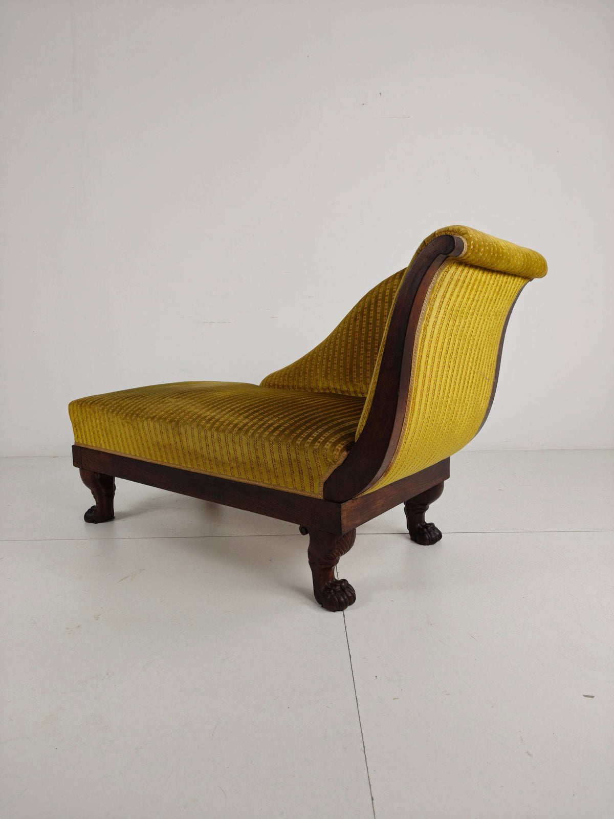 Stunning Mahogany Empire Chaise Longue – c. 1800–1830 – Carved Lion Paw Feet Stunning Mahogany Empire Chaise Longue – c. 1800–1830 – Carved Lion Paw Feet