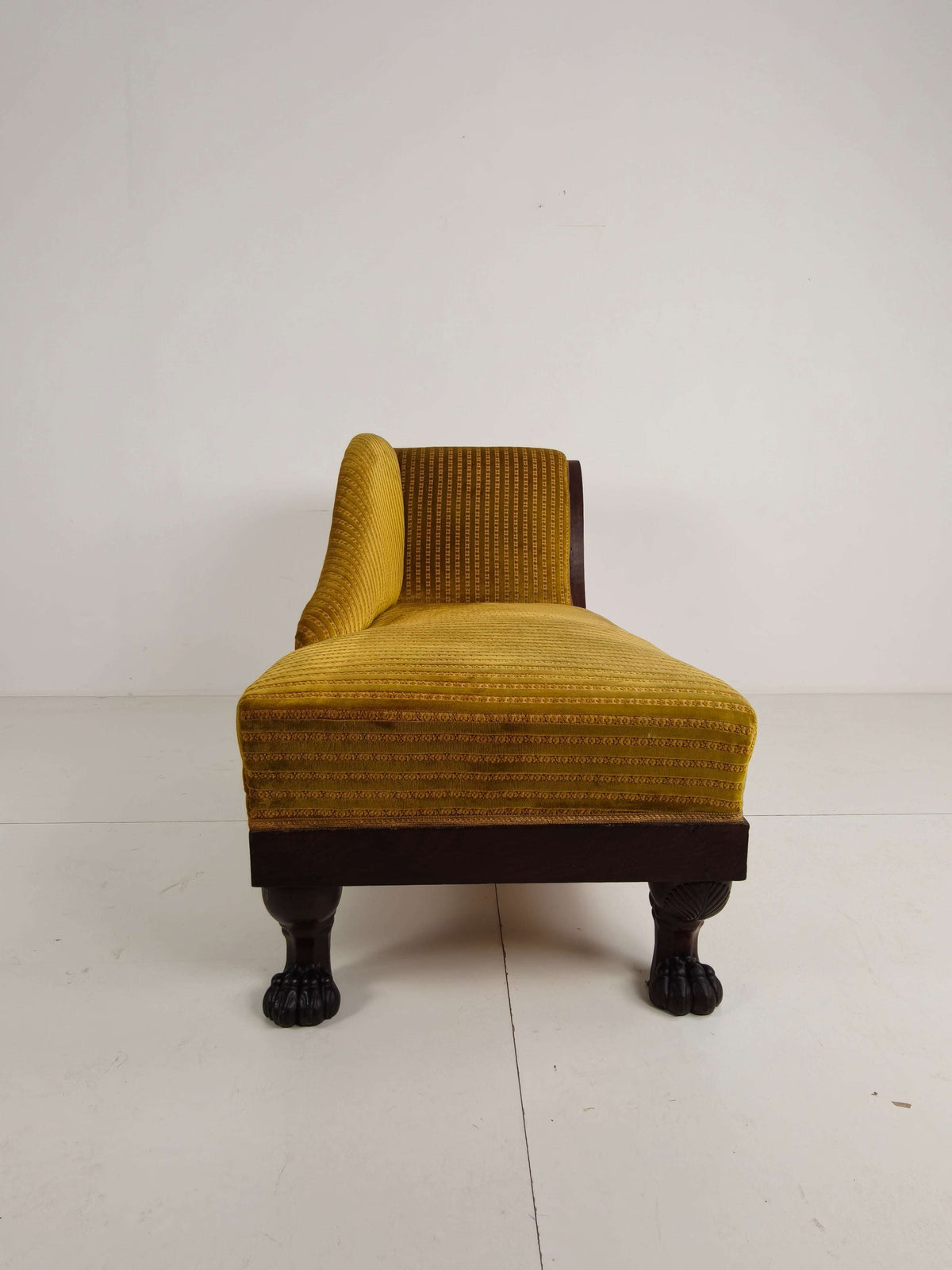 Stunning Mahogany Empire Chaise Longue – c. 1800–1830 – Carved Lion Paw Feet Stunning Mahogany Empire Chaise Longue – c. 1800–1830 – Carved Lion Paw Feet