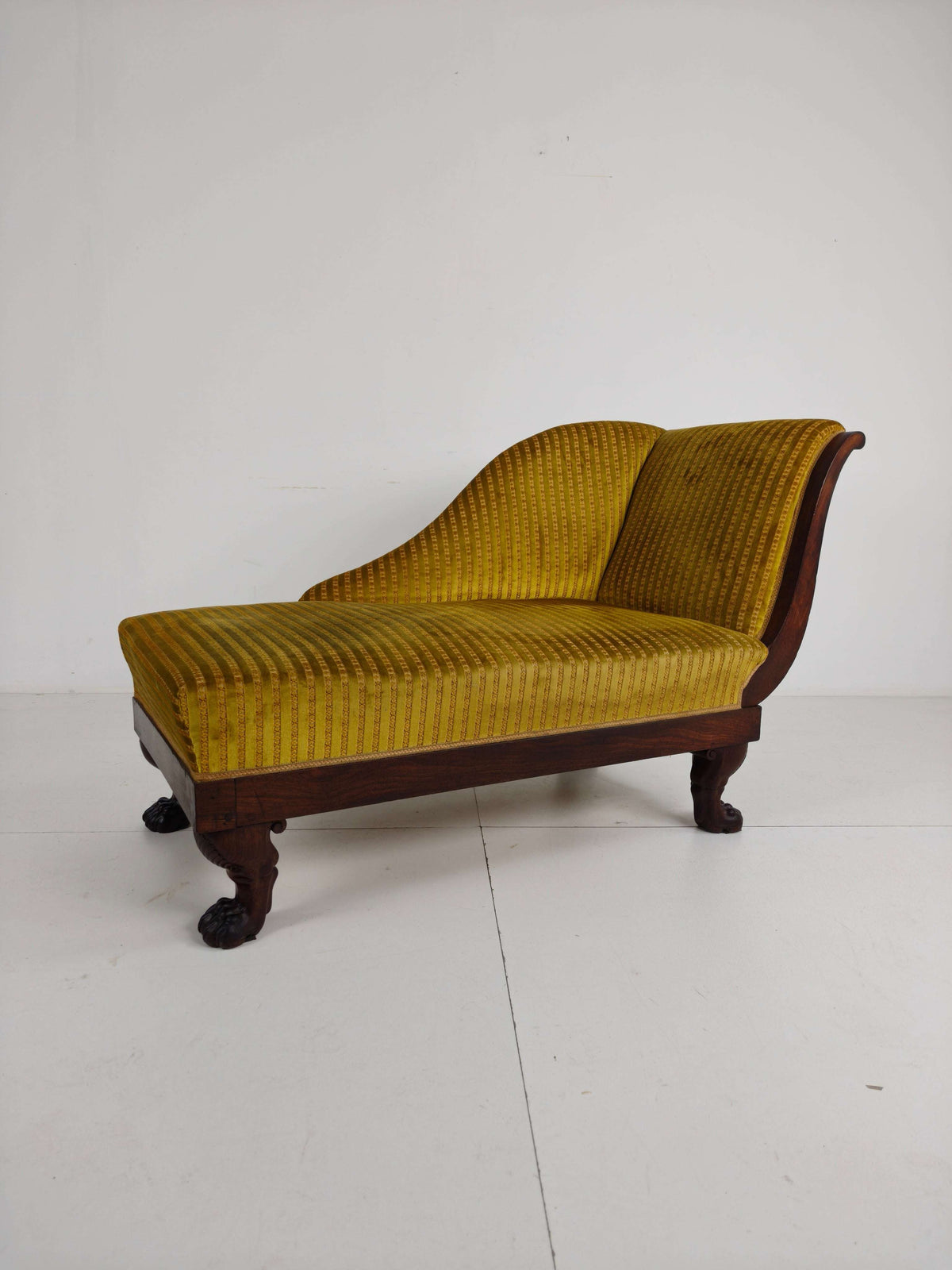 Stunning Mahogany Empire Chaise Longue – c. 1800–1830 – Carved Lion Paw Feet Stunning Mahogany Empire Chaise Longue – c. 1800–1830 – Carved Lion Paw Feet