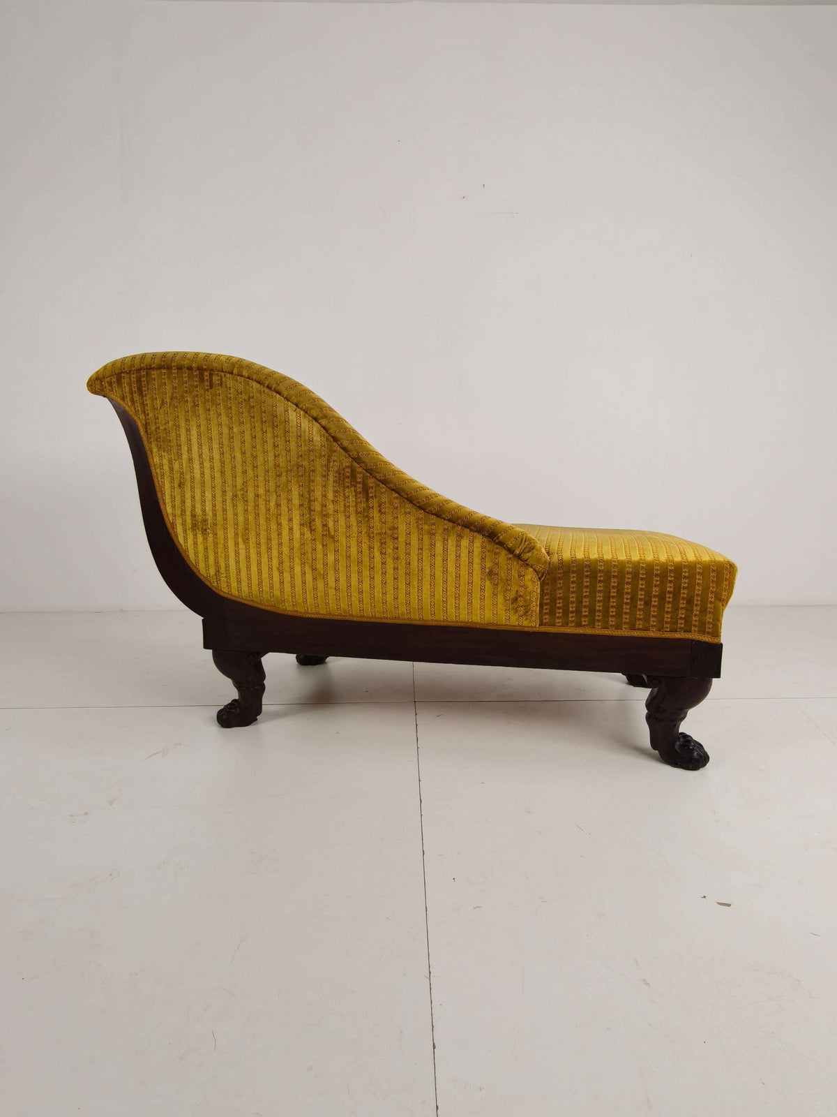 Stunning Mahogany Empire Chaise Longue – c. 1800–1830 – Carved Lion Paw Feet Stunning Mahogany Empire Chaise Longue – c. 1800–1830 – Carved Lion Paw Feet