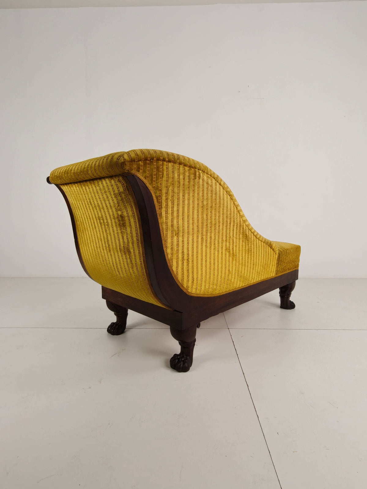 Stunning Mahogany Empire Chaise Longue – c. 1800–1830 – Carved Lion Paw Feet Stunning Mahogany Empire Chaise Longue – c. 1800–1830 – Carved Lion Paw Feet