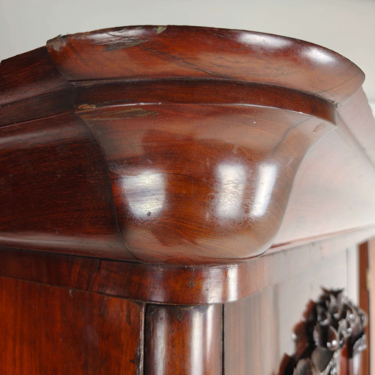 Victorian Wardrobe in Flamed Mahogany – circa 1860–1880 Victorian Wardrobe in Flamed Mahogany – circa 1860–1880
